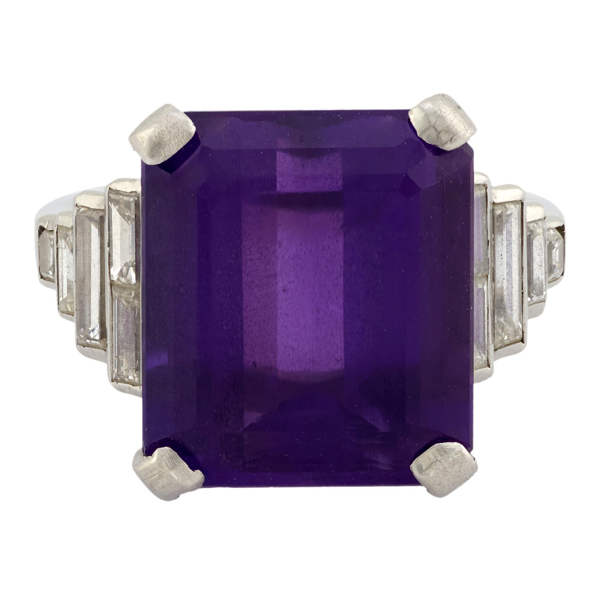 Contemporaneo Anello cocktail in platino con ametista e diamante da 9,40 carati del Mid Century in vendita