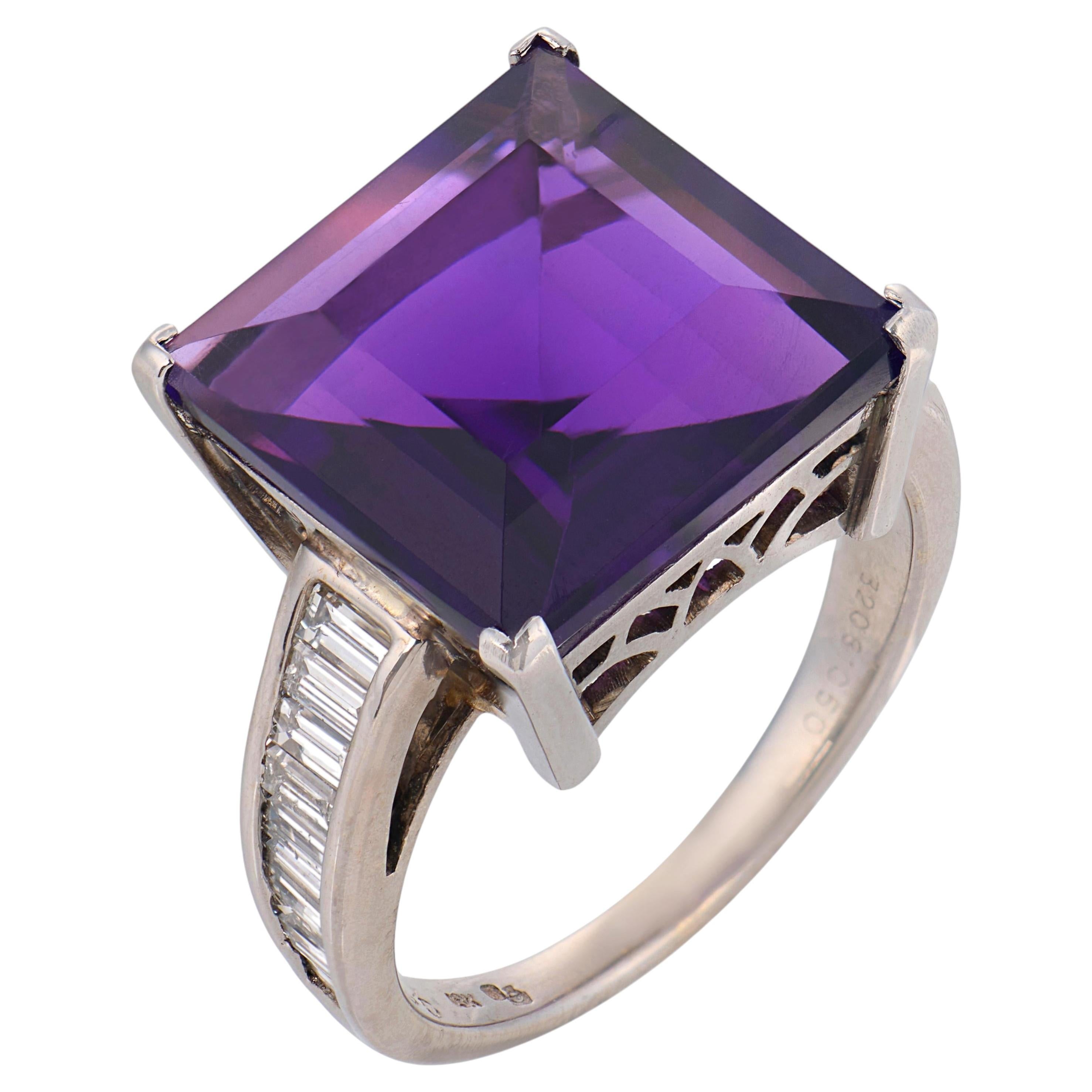 Ring aus 18 Karat Weißgold mit einem Amethyst und Diamanten aus der Mitte des Jahrhunderts (9,96 Karat) im Angebot