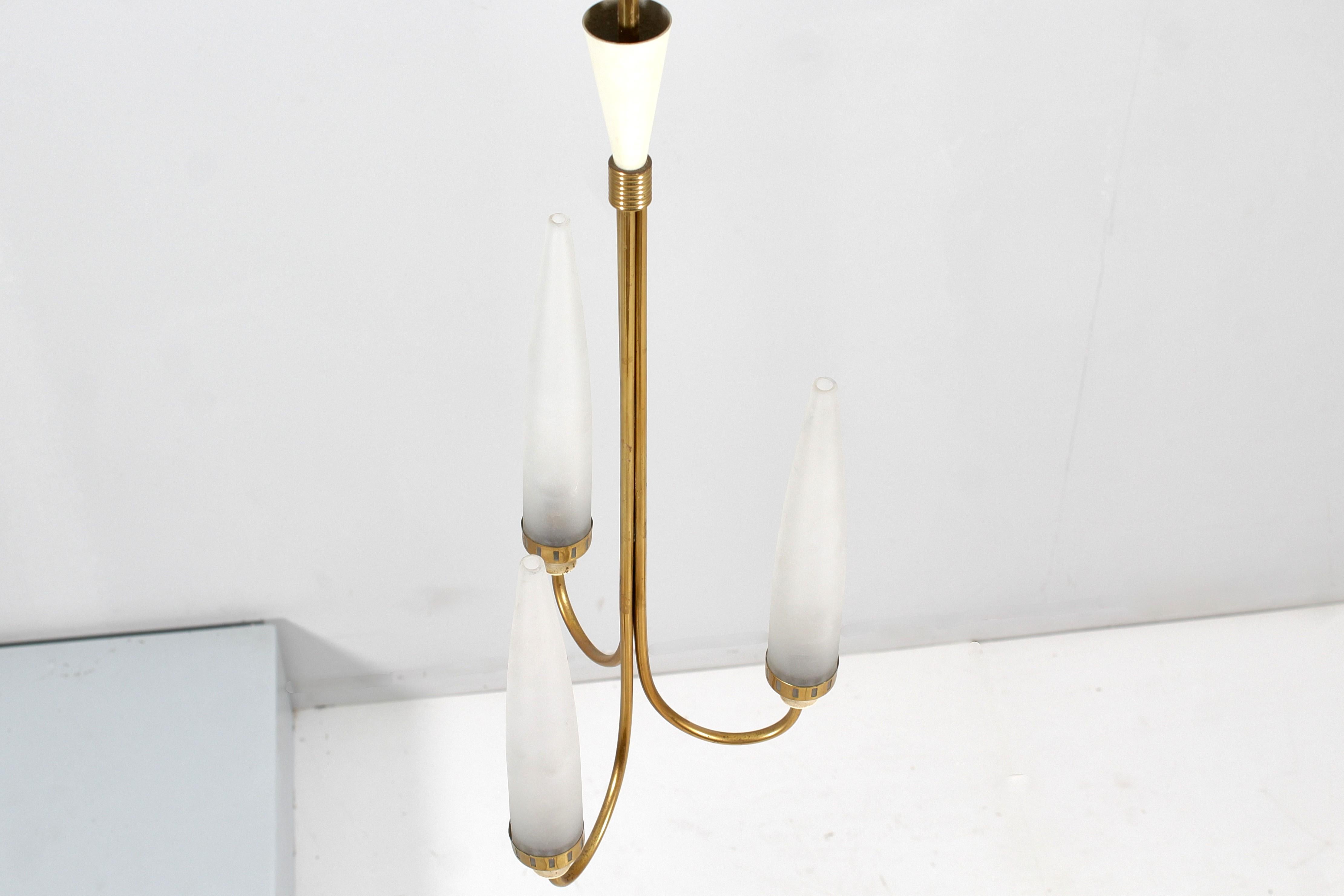 Lampadario di metà secolo A. Lelii per Arredoluce (attr) in ottone e vetro anni '50 Italia in vendita 3