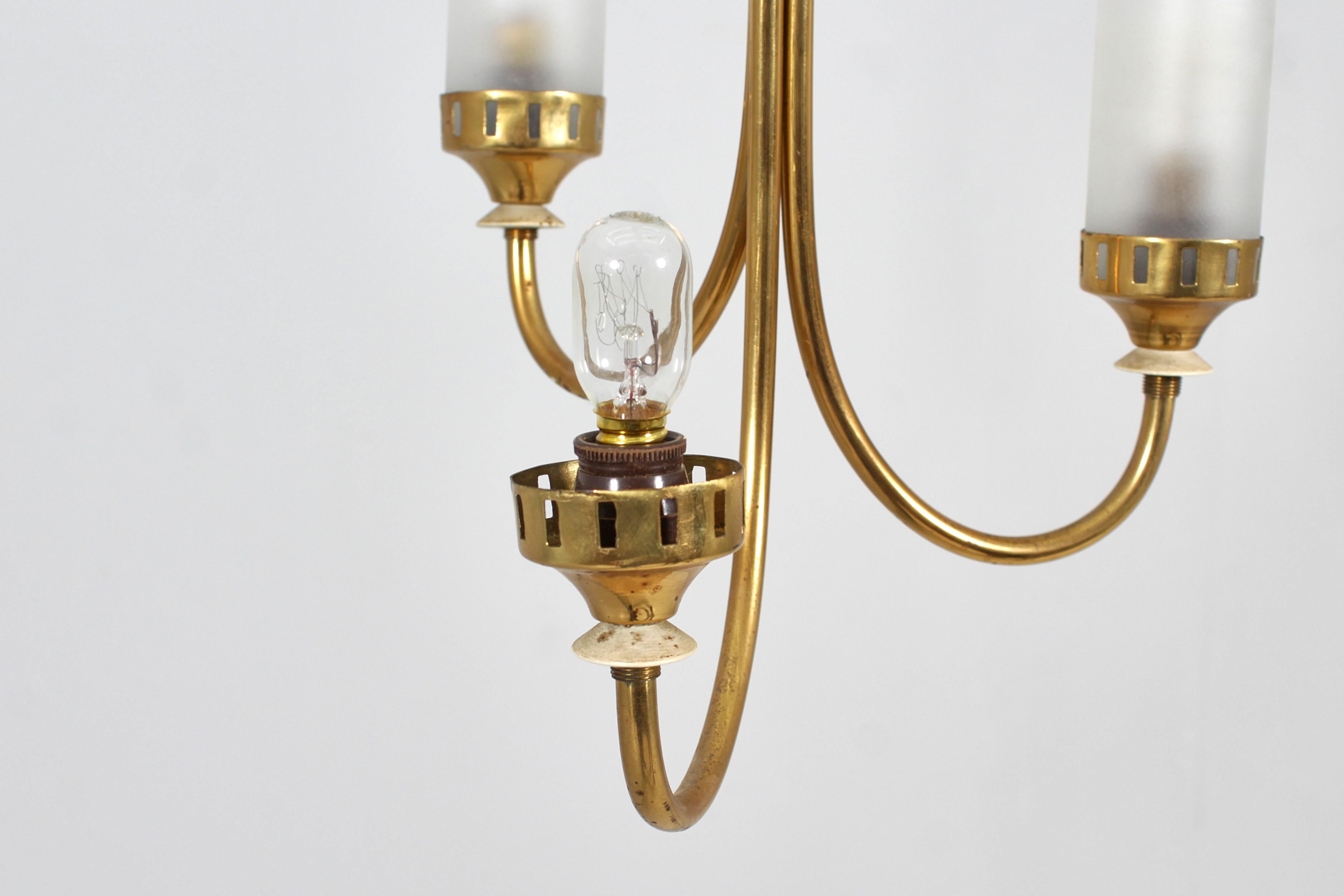 Lampadario di metà secolo A. Lelii per Arredoluce (attr) in ottone e vetro anni '50 Italia in vendita 5
