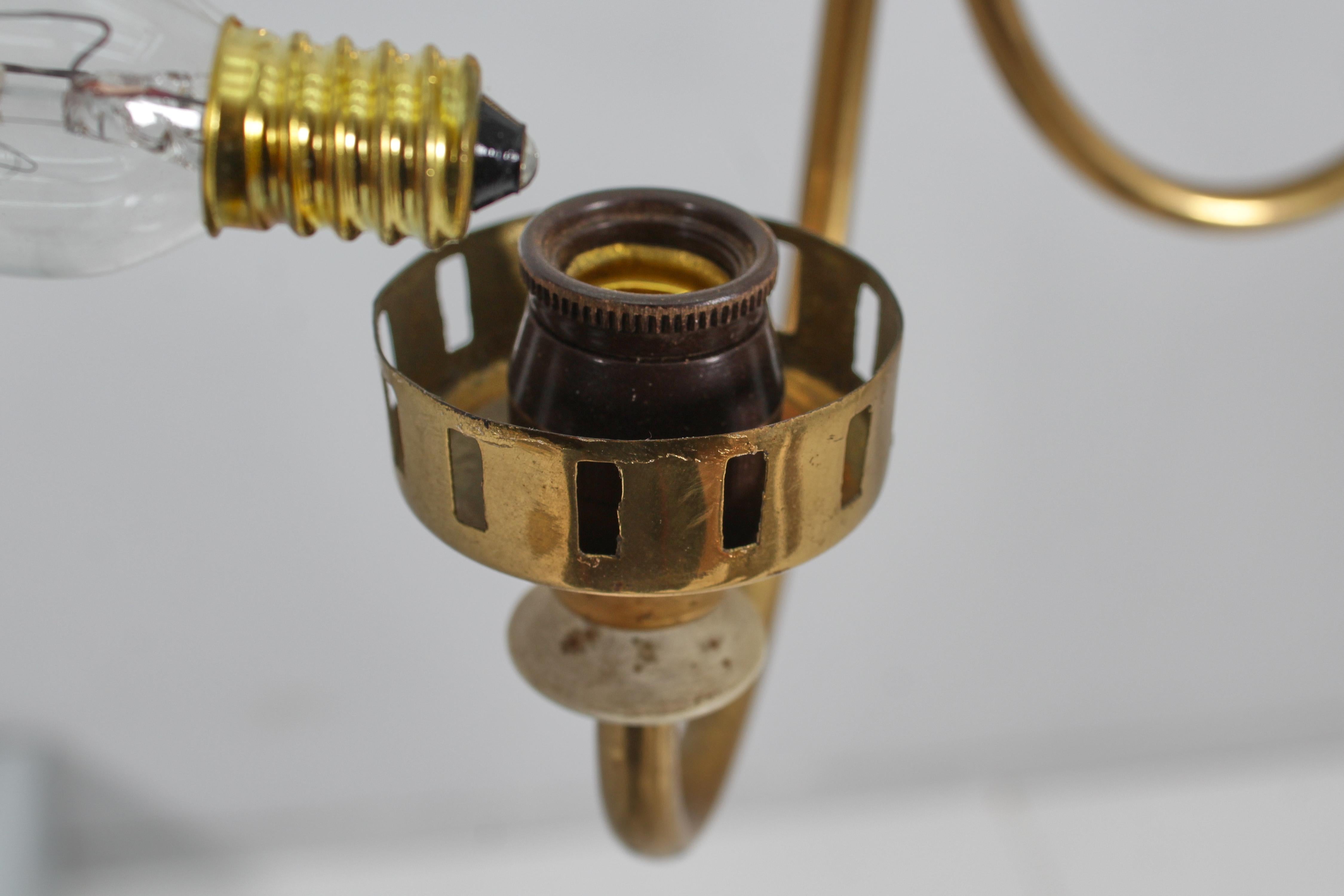 Lampadario di metà secolo A. Lelii per Arredoluce (attr) in ottone e vetro anni '50 Italia in vendita 6