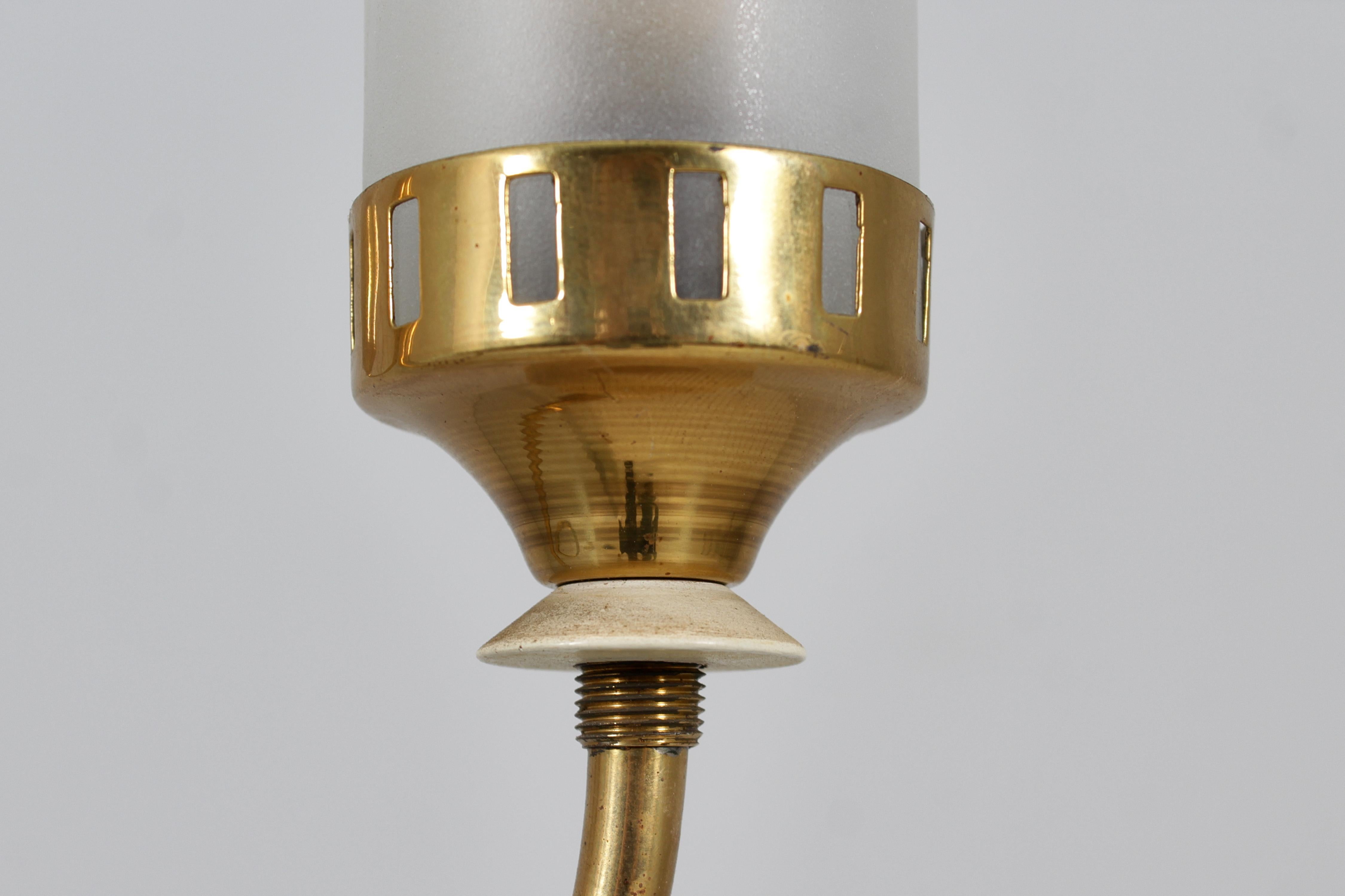 Lampadario di metà secolo A. Lelii per Arredoluce (attr) in ottone e vetro anni '50 Italia in vendita 1
