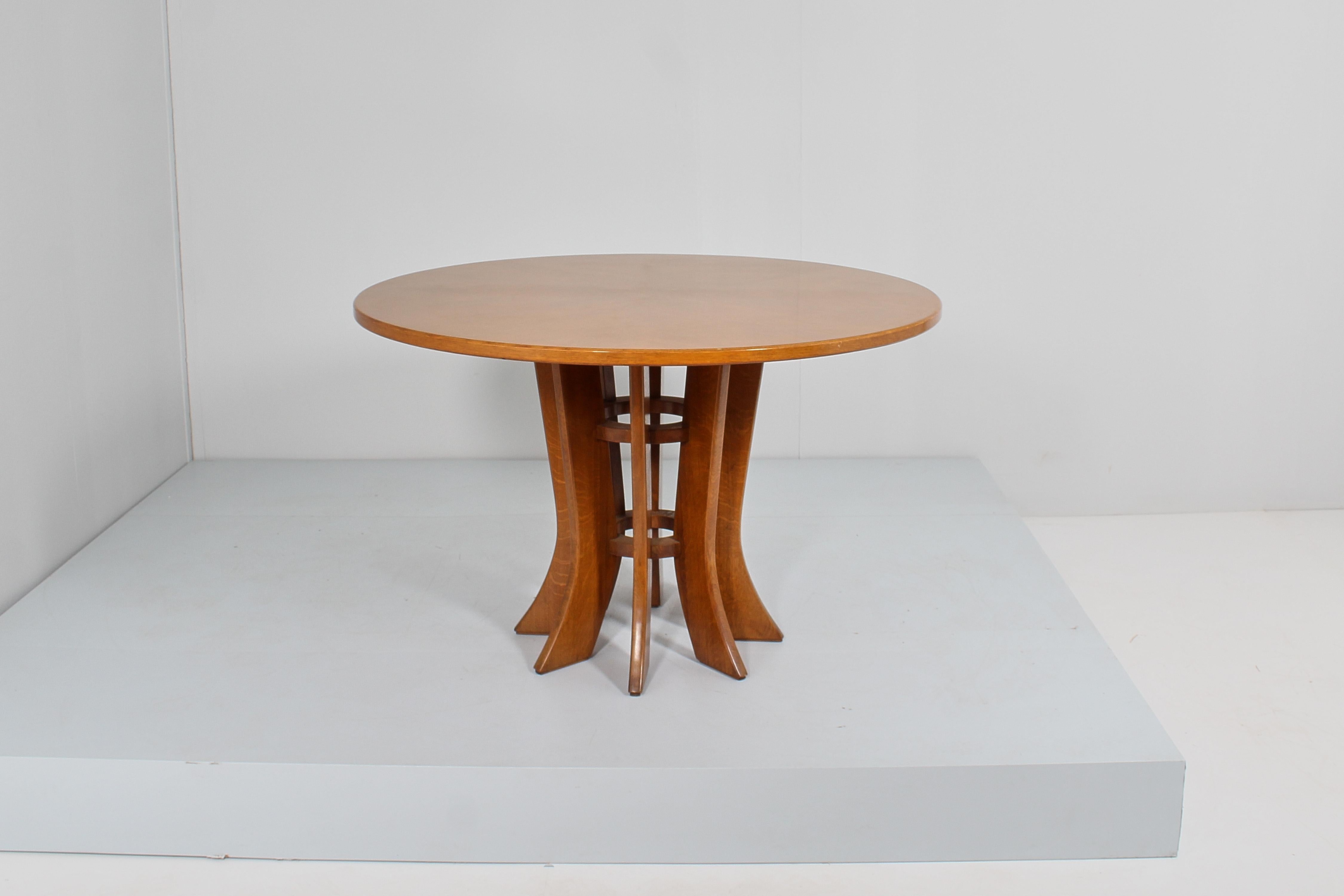 Mid-Century A. Mangiarotti style Wooden Round Diner Table 70s Italy In Good Condition For Sale In Palermo, IT