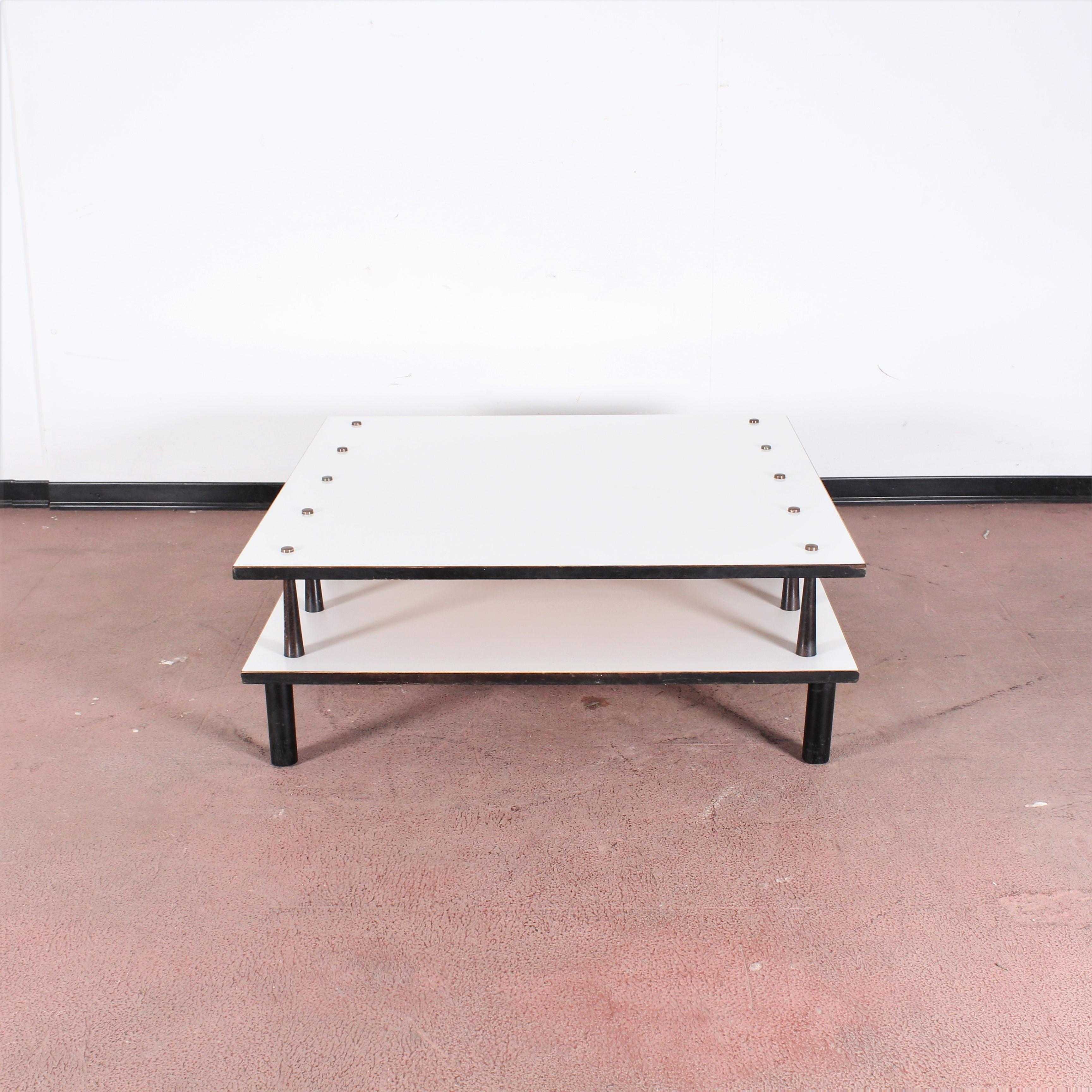 Midcentury A. Mangiarotti White Lacquered Wood Square Coffee Table, 1960s, Italy In Good Condition In Palermo, IT