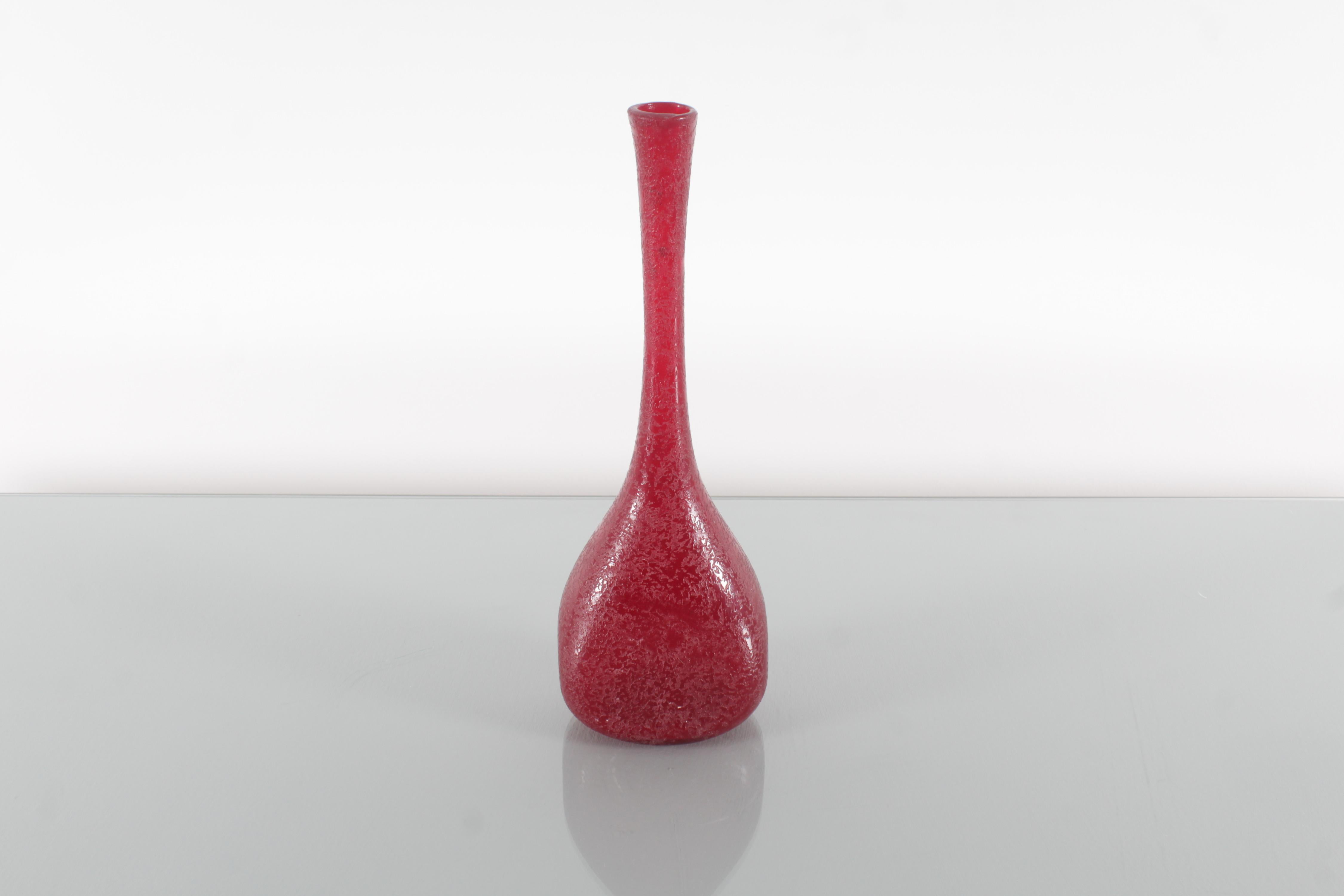 Vaso a fiore singolo in vetro di Murano rosso di metà secolo A. Seguso (attr.) 60s Italy in vendita 4