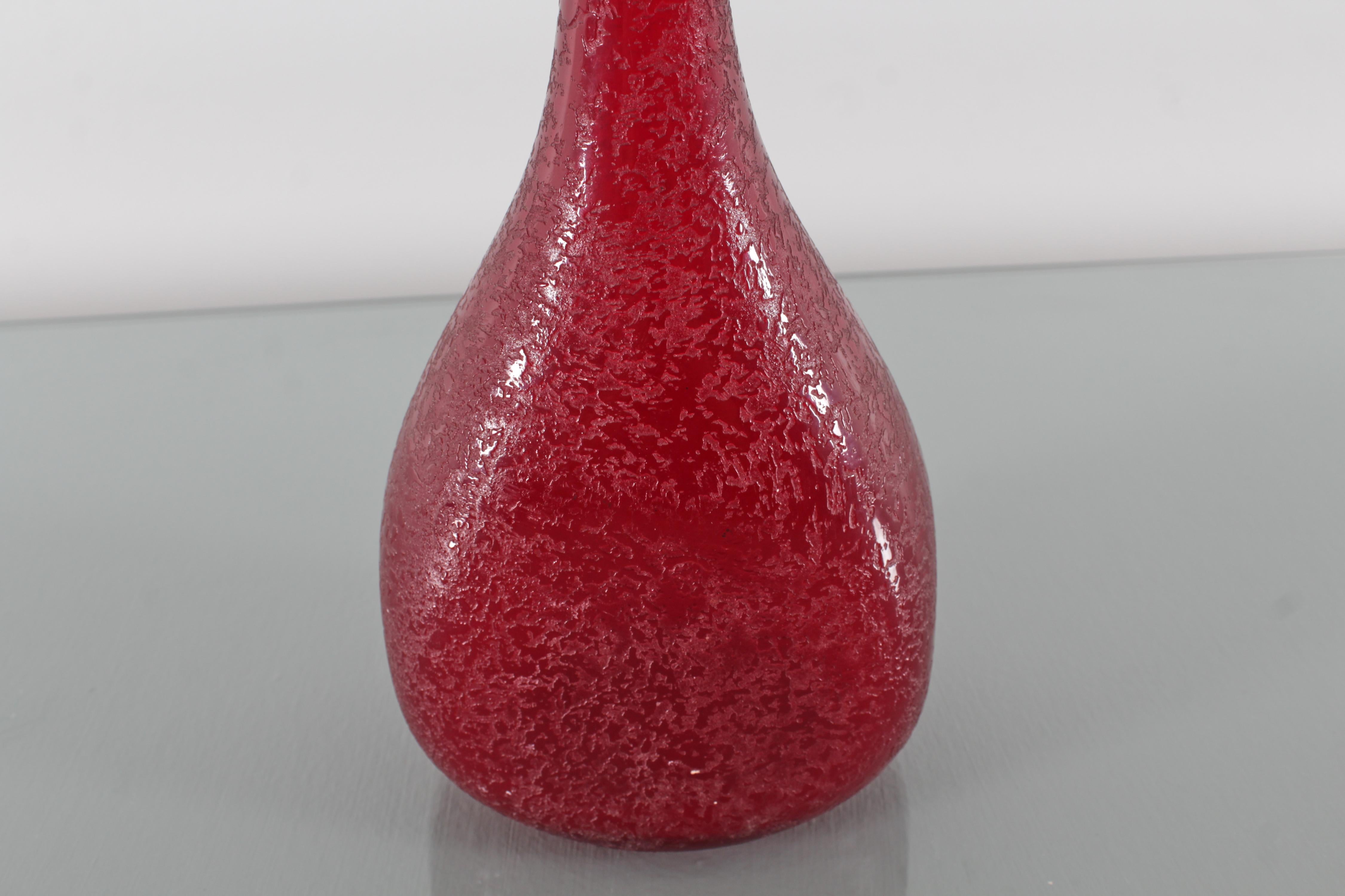 Vaso a fiore singolo in vetro di Murano rosso di metà secolo A. Seguso (attr.) 60s Italy in vendita 7