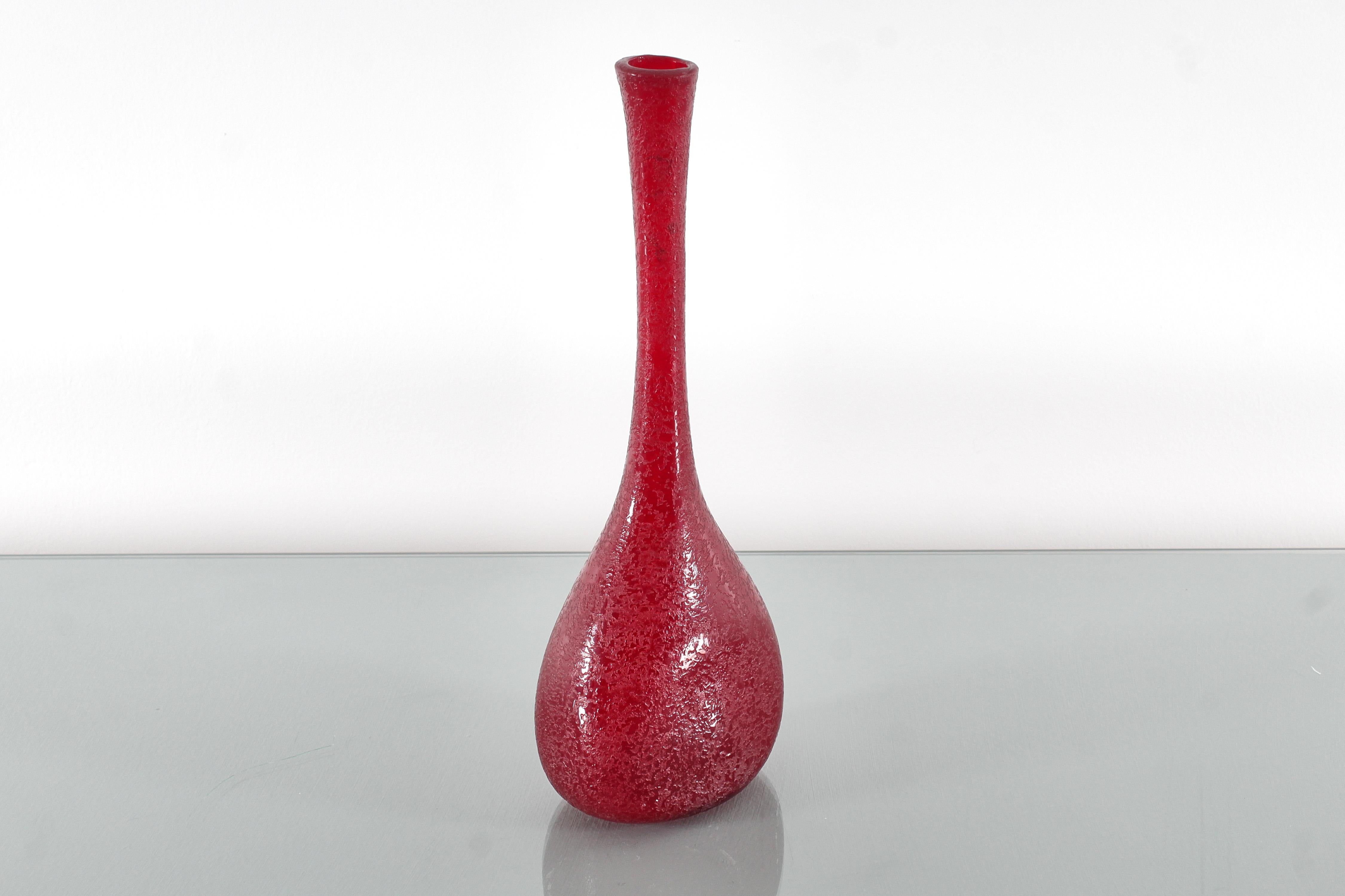 Vaso a fiore singolo in vetro di Murano rosso di metà secolo A. Seguso (attr.) 60s Italy In condizioni buone in vendita a Palermo, IT