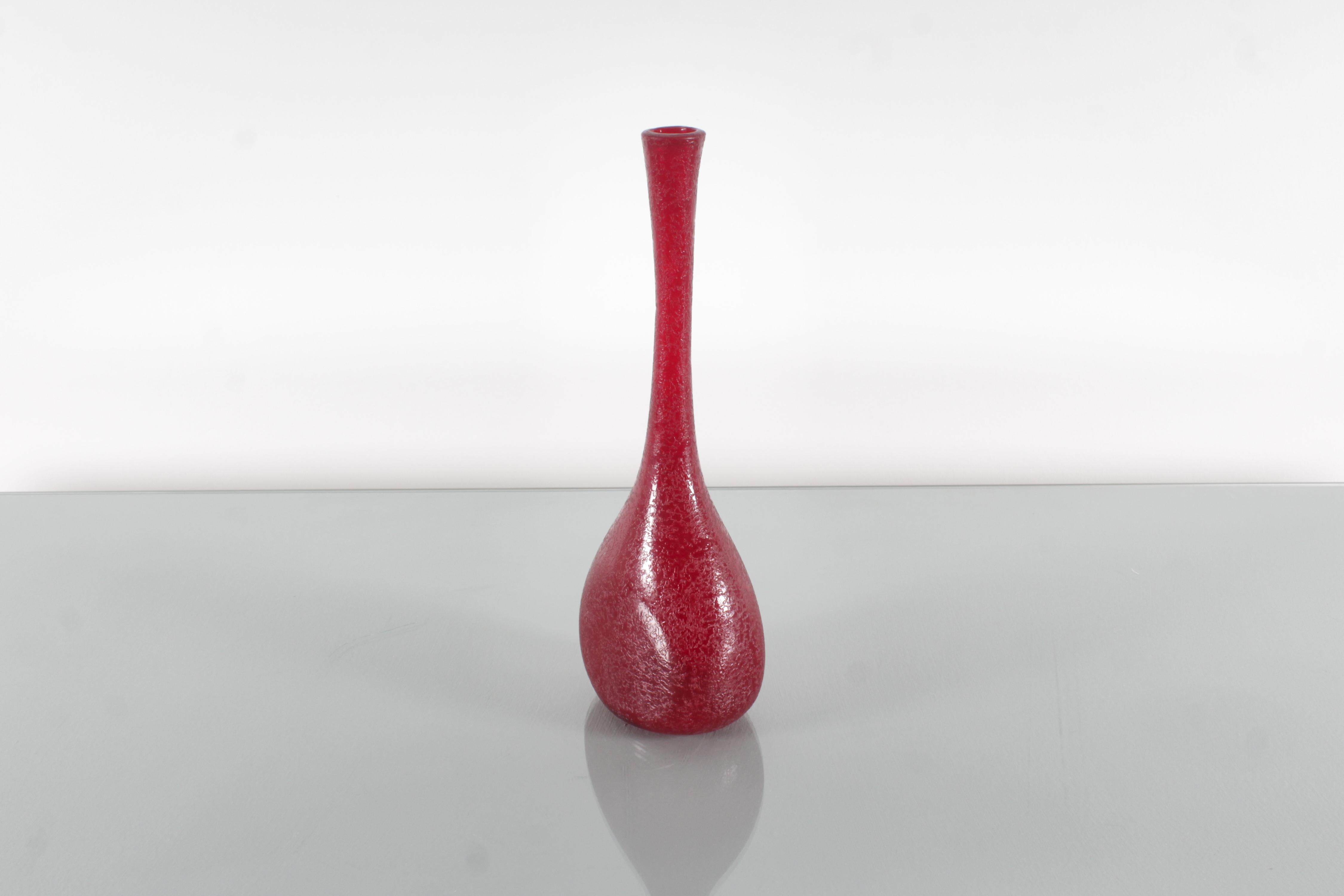 Vaso a fiore singolo in vetro di Murano rosso di metà secolo A. Seguso (attr.) 60s Italy in vendita 1