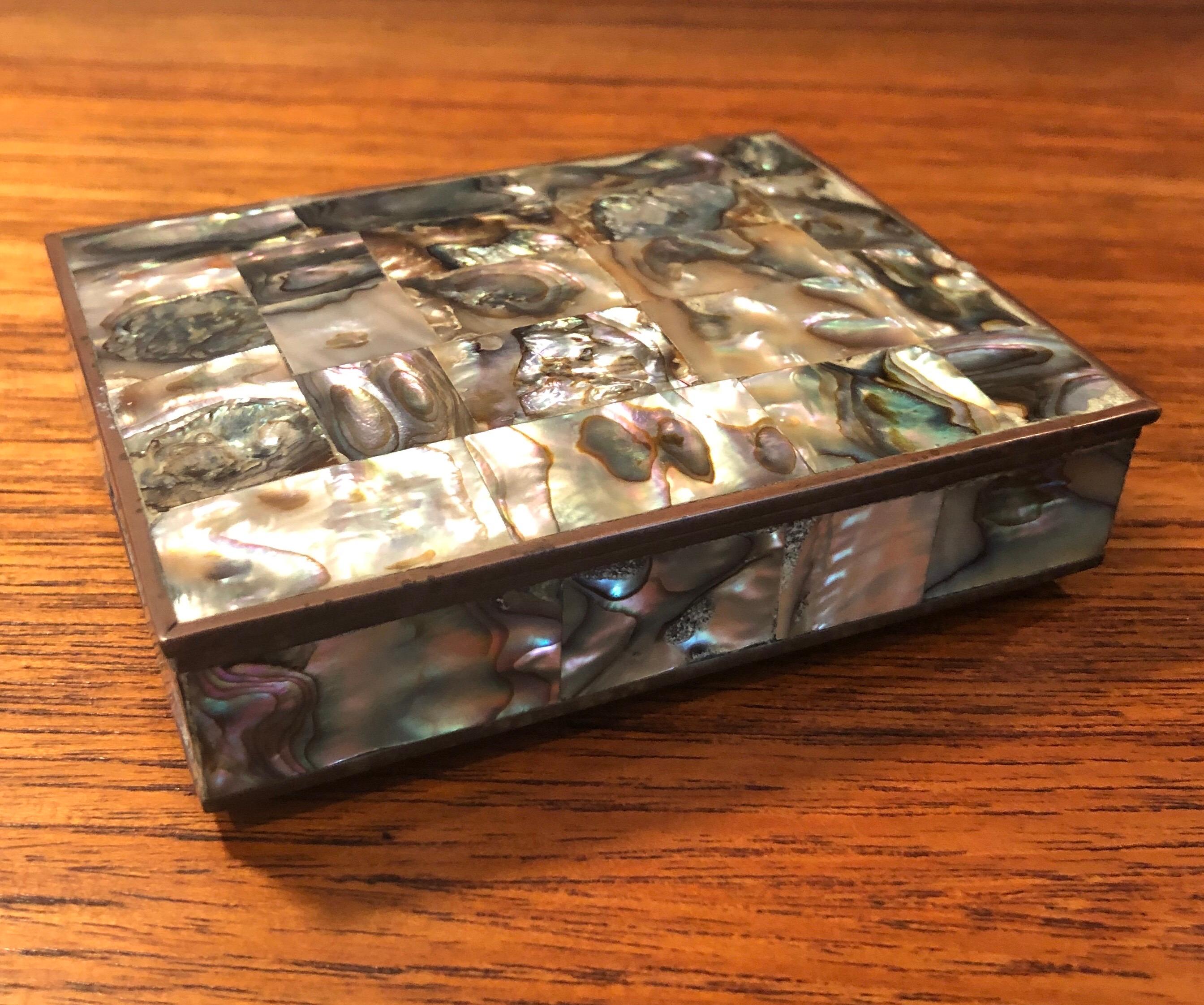 Beautiful midcentury abalone shell and brass decorative trinket box with hard wood lining made in Mexico in the style of Los Castillios, circa 1960s. The piece is stamped on the underside “Made in Mexico” in Spanish and measures 4.25