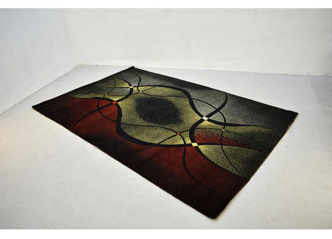 Ein farbenfroher und lebendiger Teppich aus der Mitte des Jahrhunderts mit einem atemberaubend schönen und kühnen abstrakten Muster. Hergestellt in den 1960er Jahren.

Obwohl der Teppich aus synthetischen Fasern besteht, fühlt er sich beim