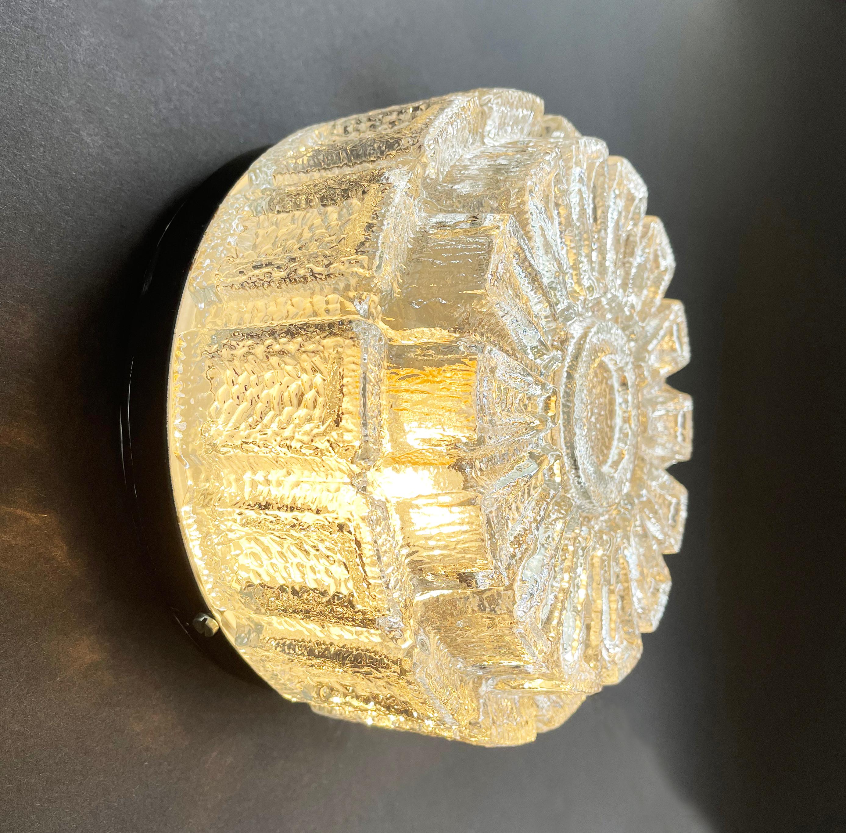 Mid-Century moderno Lampada da parete o da soffitto in vetro a fiori astratti di metà secolo, anni '60, Germania in vendita