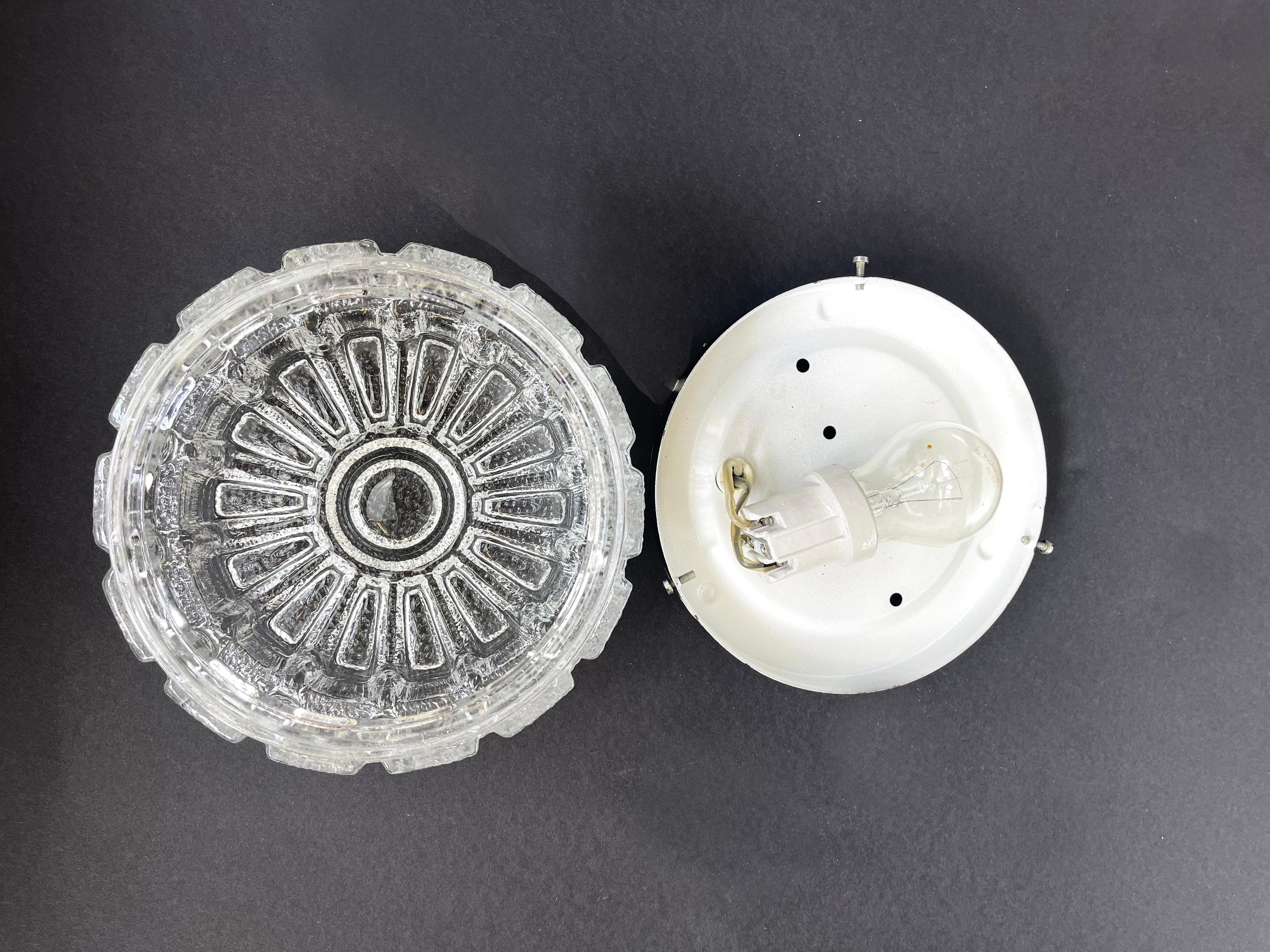 Fatto a macchina Lampada da parete o da soffitto in vetro a fiori astratti di metà secolo, anni '60, Germania in vendita