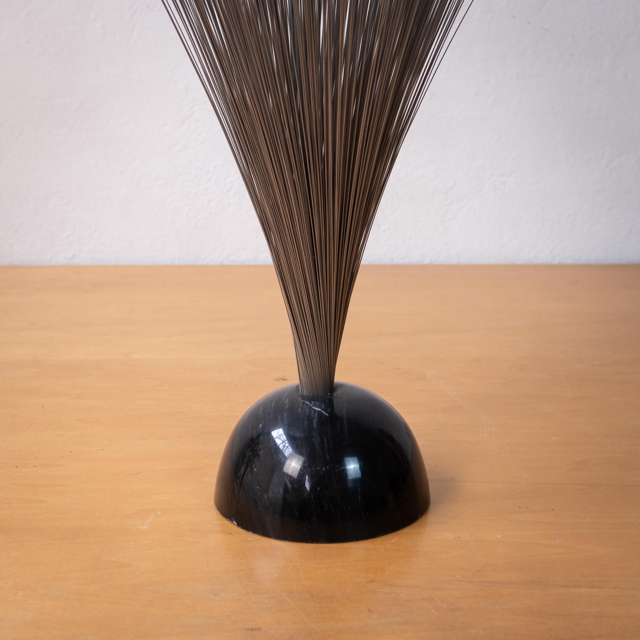 Abstrakte Skulptur aus Marmor und Stahl aus der Mitte des Jahrhunderts 1960er Jahre im Angebot 2