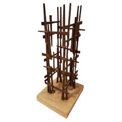 Abstrakte Nagelskulptur des Künstlers Dave Grossman aus der Mitte des Jahrhunderts mit dem Titel „SKYSCRAPER“