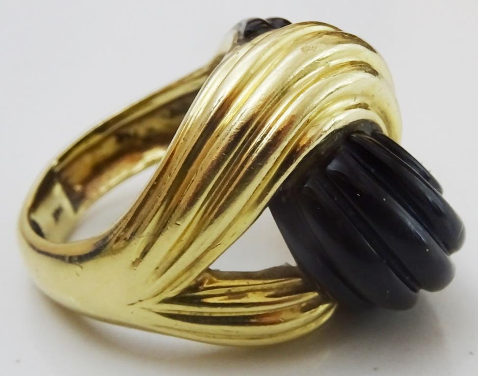 Post-War Mid Century Abstract Onyx and 14 karat Gold Ring For Sale
