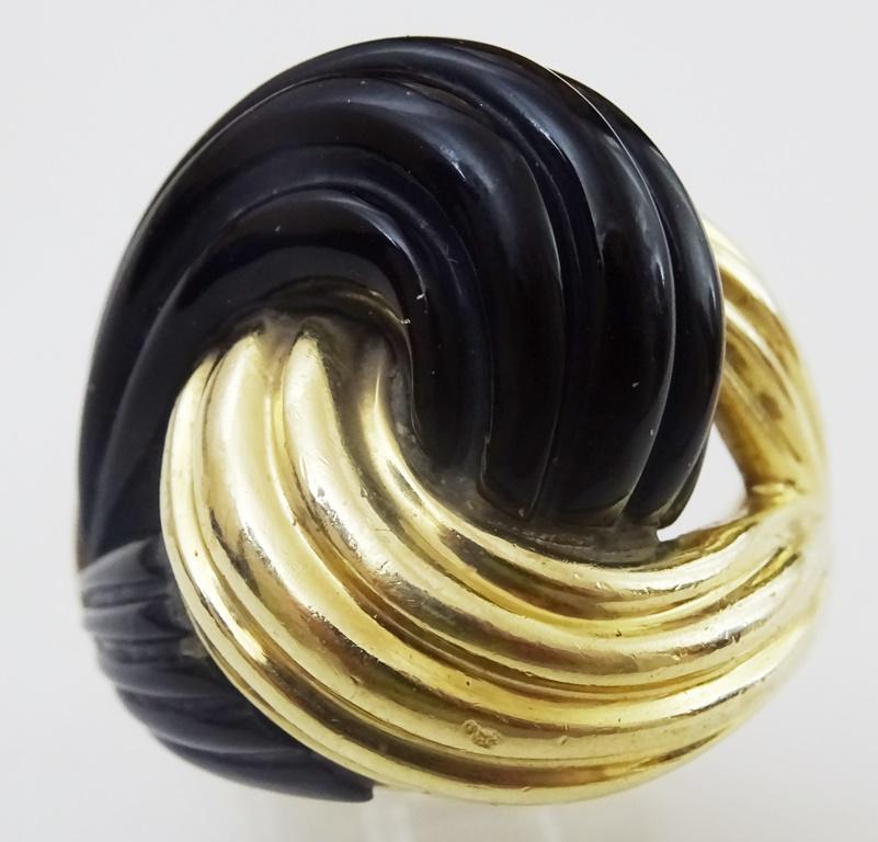 Mid Century Abstract Onyx and 14 karat Gold Ring For Sale 2