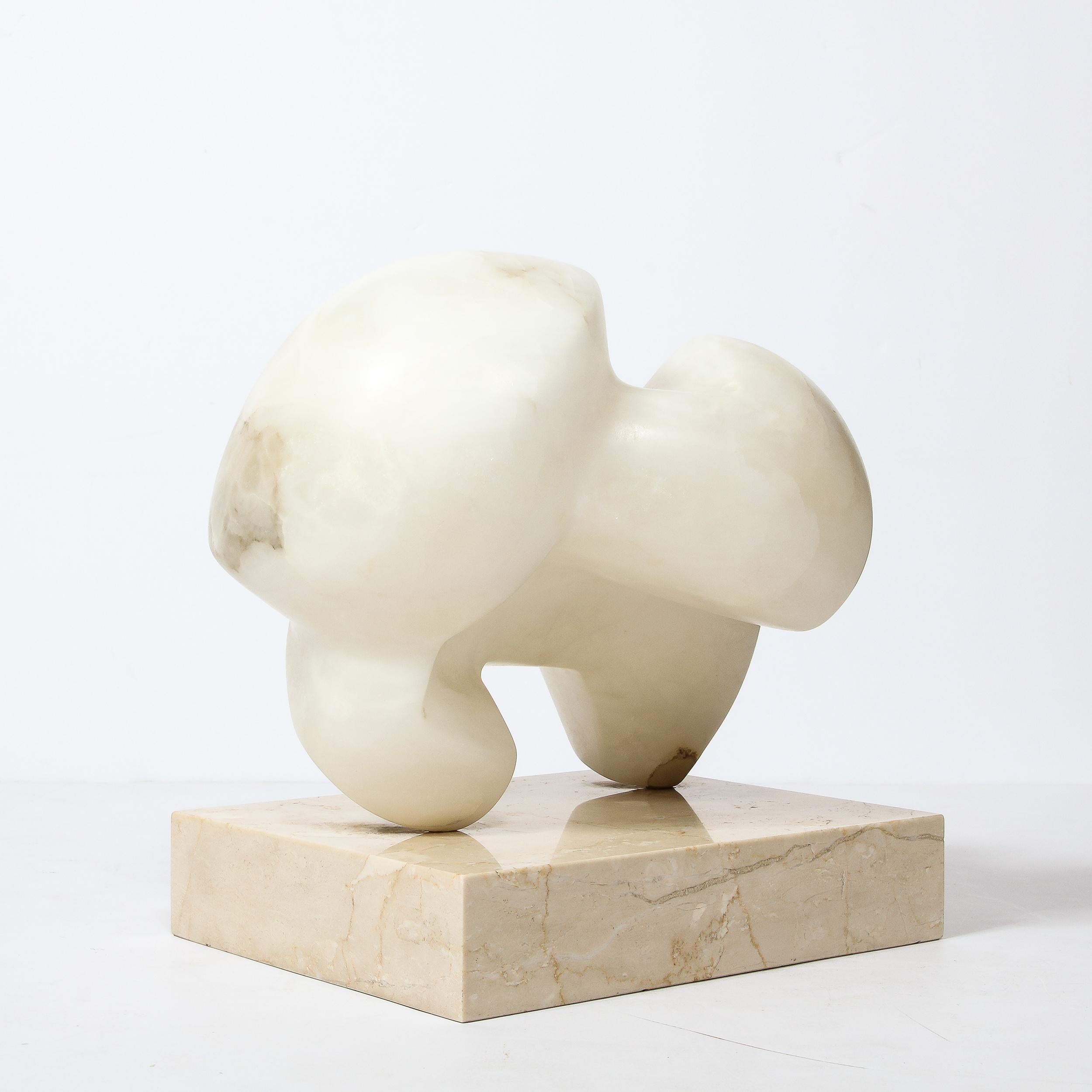 Abstrakte organische Alabaster-Skulptur aus der Mitte des Jahrhunderts, signiert von Julie Small Gambly (Ende des 20. Jahrhunderts)