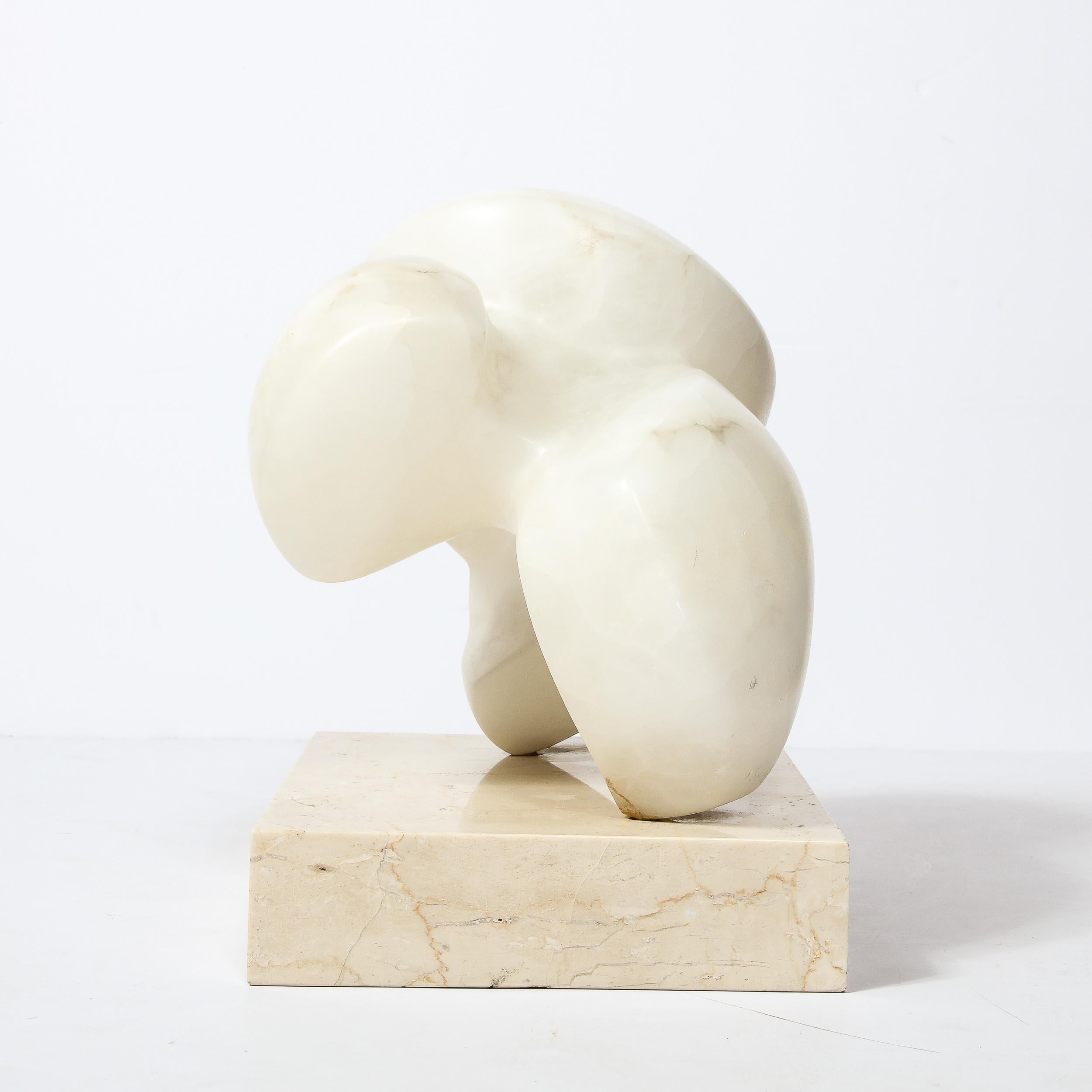 Abstrakte organische Alabaster-Skulptur aus der Mitte des Jahrhunderts, signiert von Julie Small Gambly 3