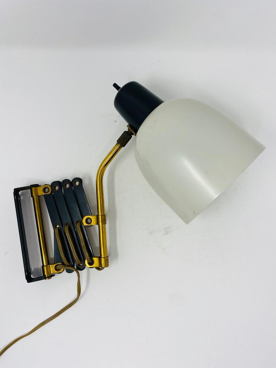 Mid Century Akkordeon Scherenarm Lampe Wandleuchter im Zustand „Gut“ im Angebot in San Diego, CA