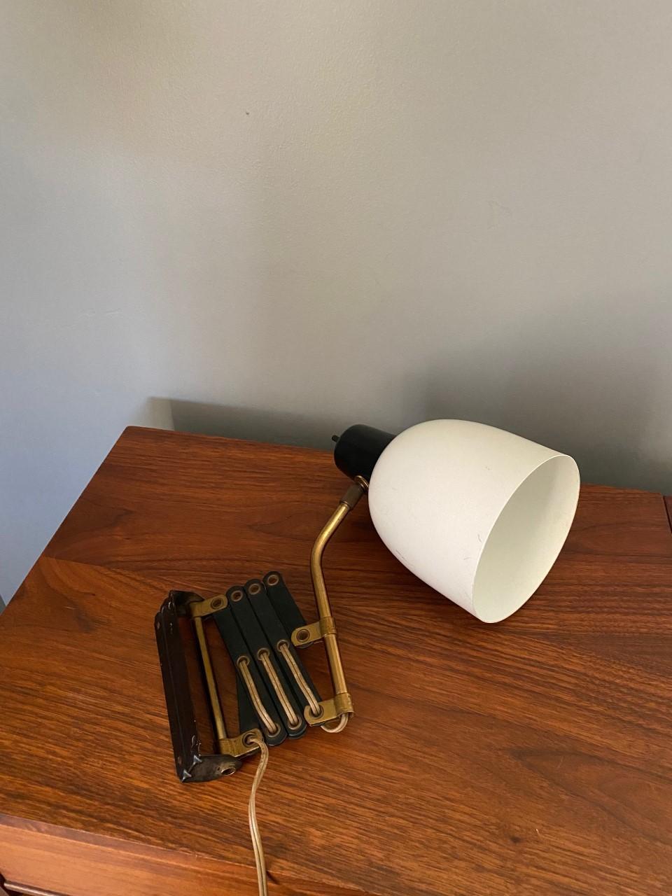 Mid Century Accordion Scissor Arm Lamp Sconce In Good Condition For Sale In San Diego, CA