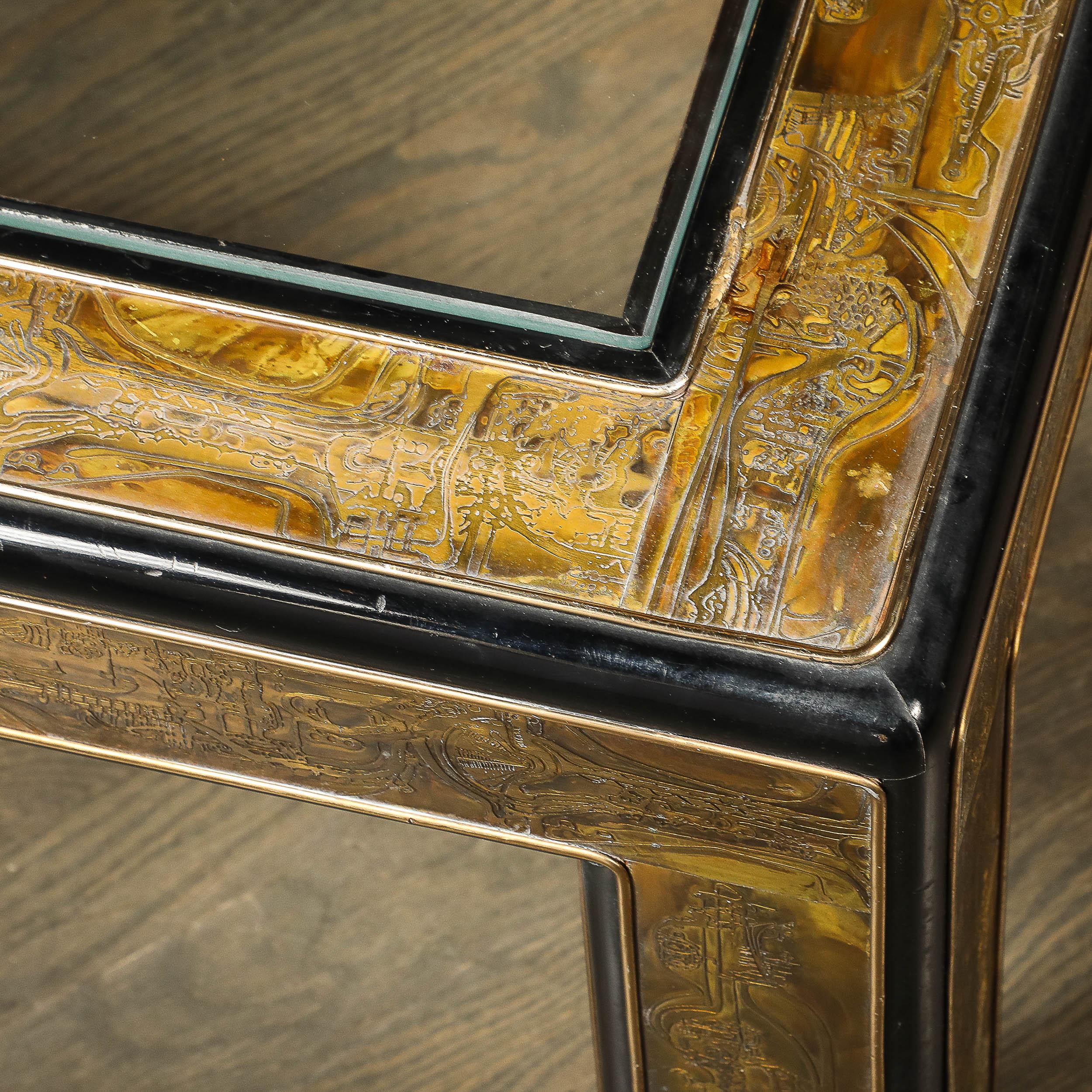 Table à cocktail du milieu du siècle en laiton, laque et verre gravé à l'acide par Mastercraft en vente 6