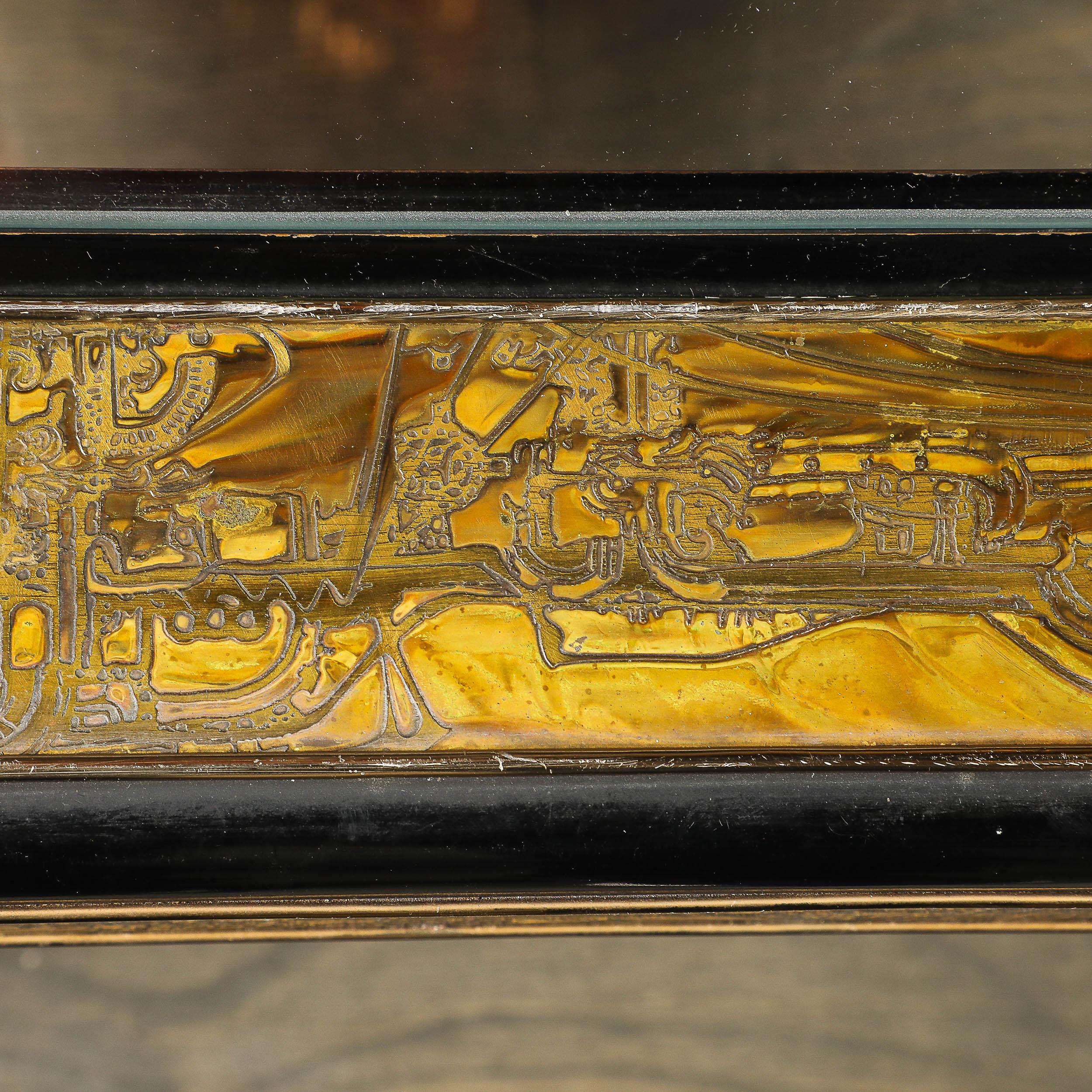 Table à cocktail du milieu du siècle en laiton, laque et verre gravé à l'acide par Mastercraft en vente 9