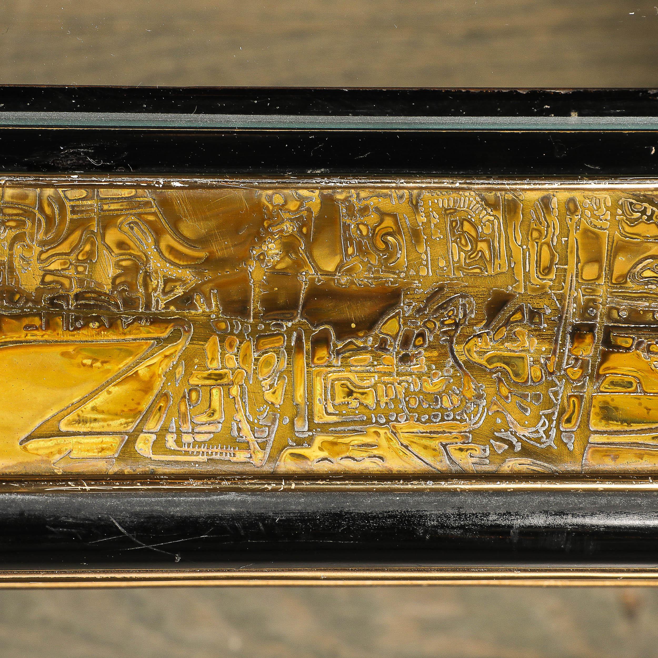 Table à cocktail du milieu du siècle en laiton, laque et verre gravé à l'acide par Mastercraft en vente 10