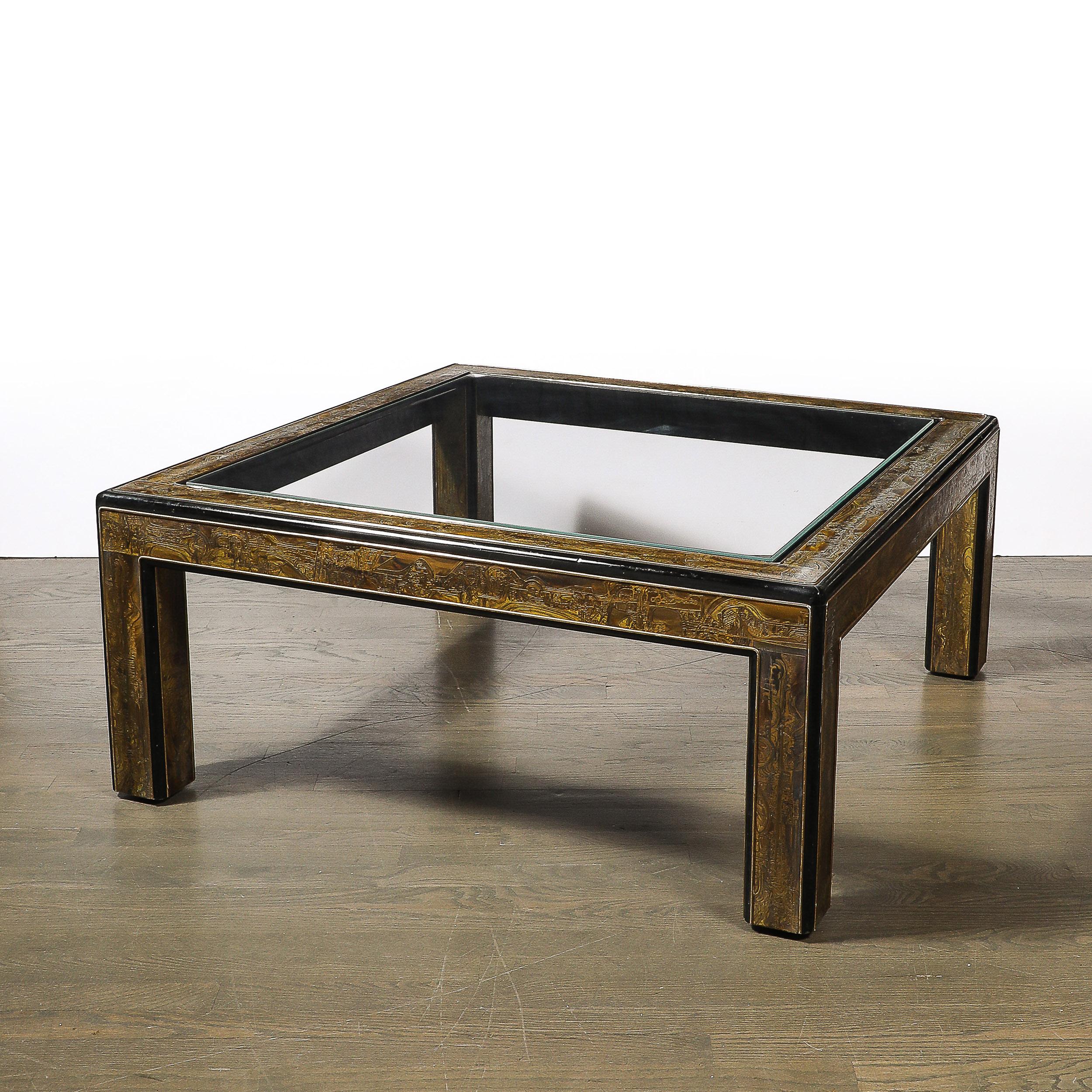 Mid-Century Modern Table à cocktail du milieu du siècle en laiton, laque et verre gravé à l'acide par Mastercraft en vente