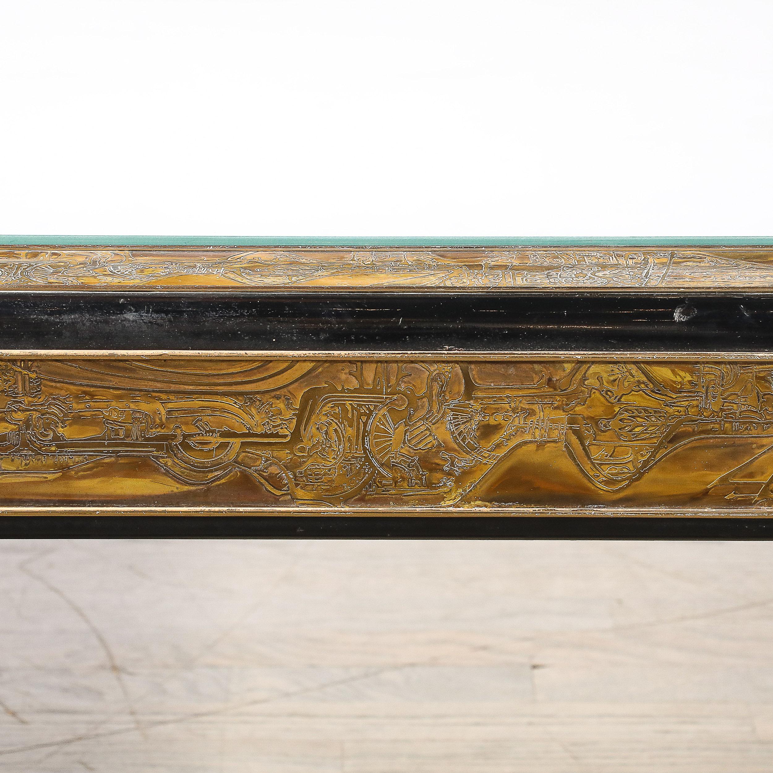 Laiton Table à cocktail du milieu du siècle en laiton, laque et verre gravé à l'acide par Mastercraft en vente