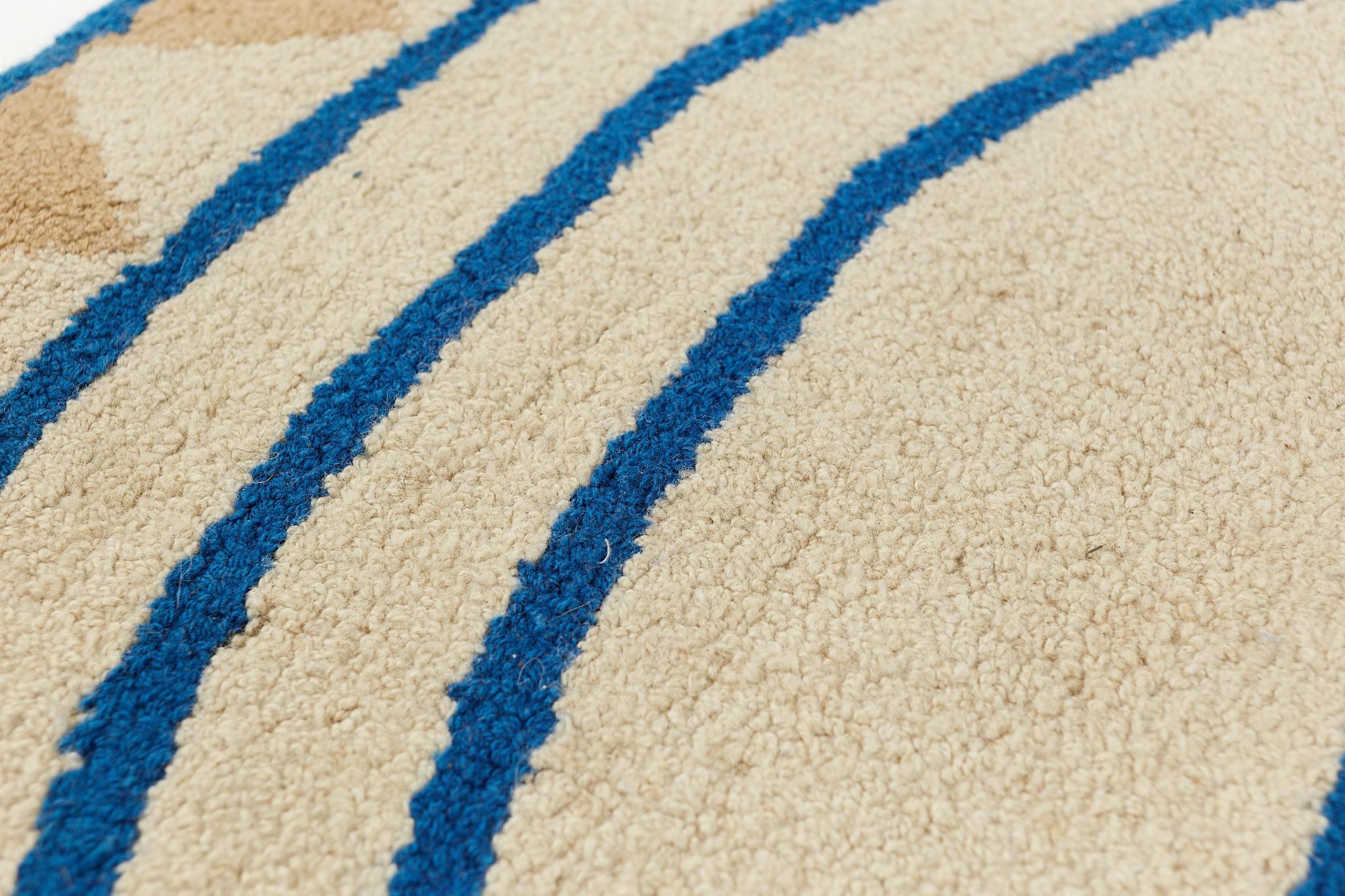 Blauer und beigefarbener runder Acryl-Teppich mit hohem Flor aus der Mitte des Jahrhunderts im Angebot 4