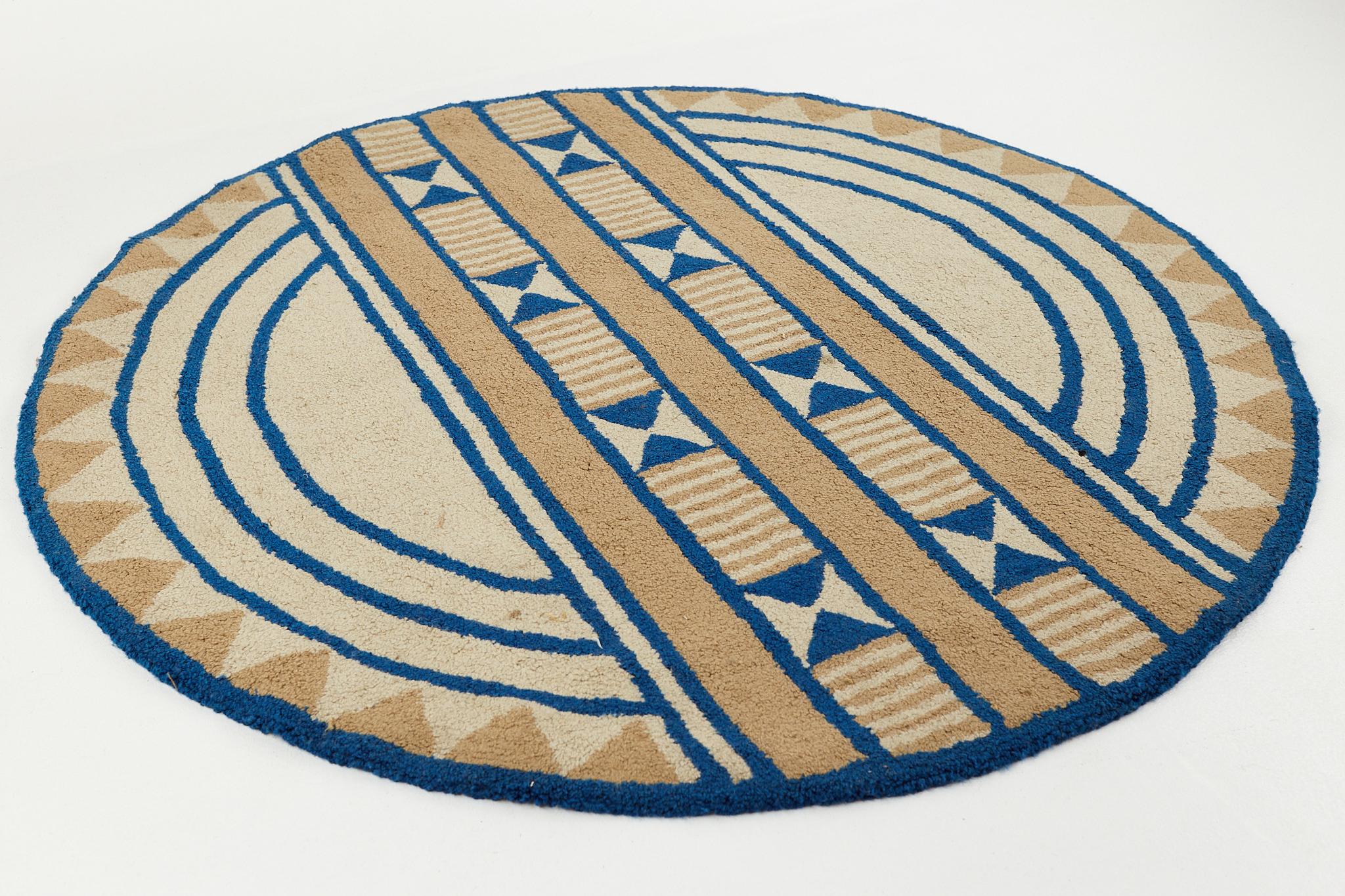 Blauer und beigefarbener runder Acryl-Teppich mit hohem Flor aus der Mitte des Jahrhunderts (amerikanisch) im Angebot