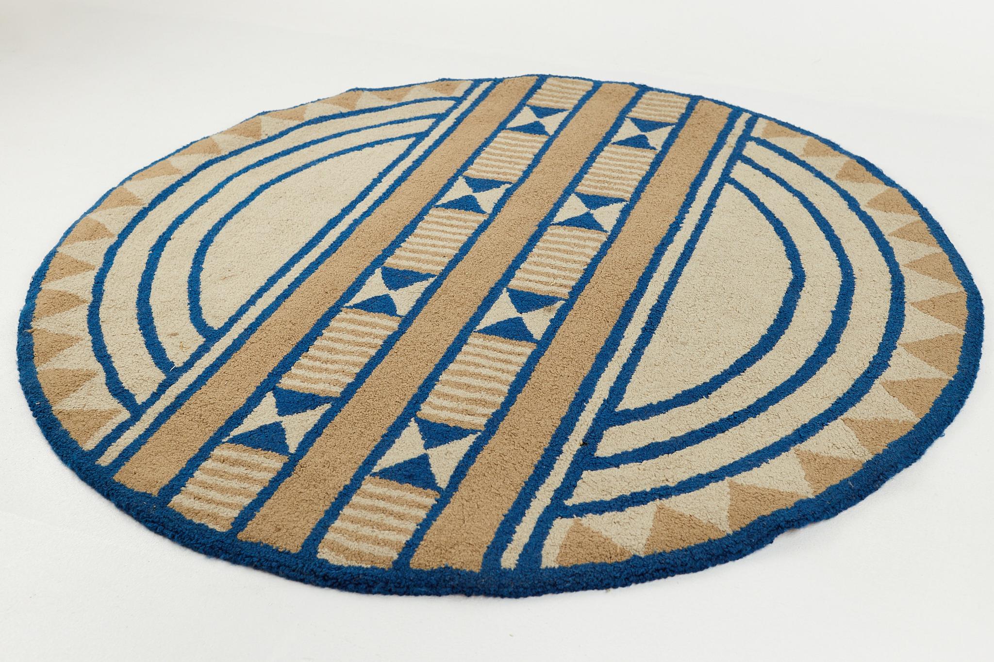 Mid Century Acrylic High Pile Blue and Beige Round Rug In Good Condition For Sale In Countryside, IL