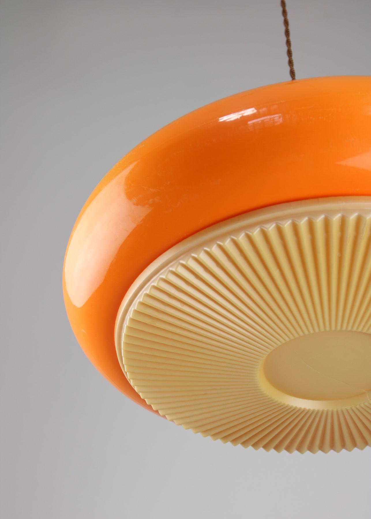 Mid-century Acrylic Italian Orange Pendant Lamp In Fair Condition For Sale In Ljubljana, SI