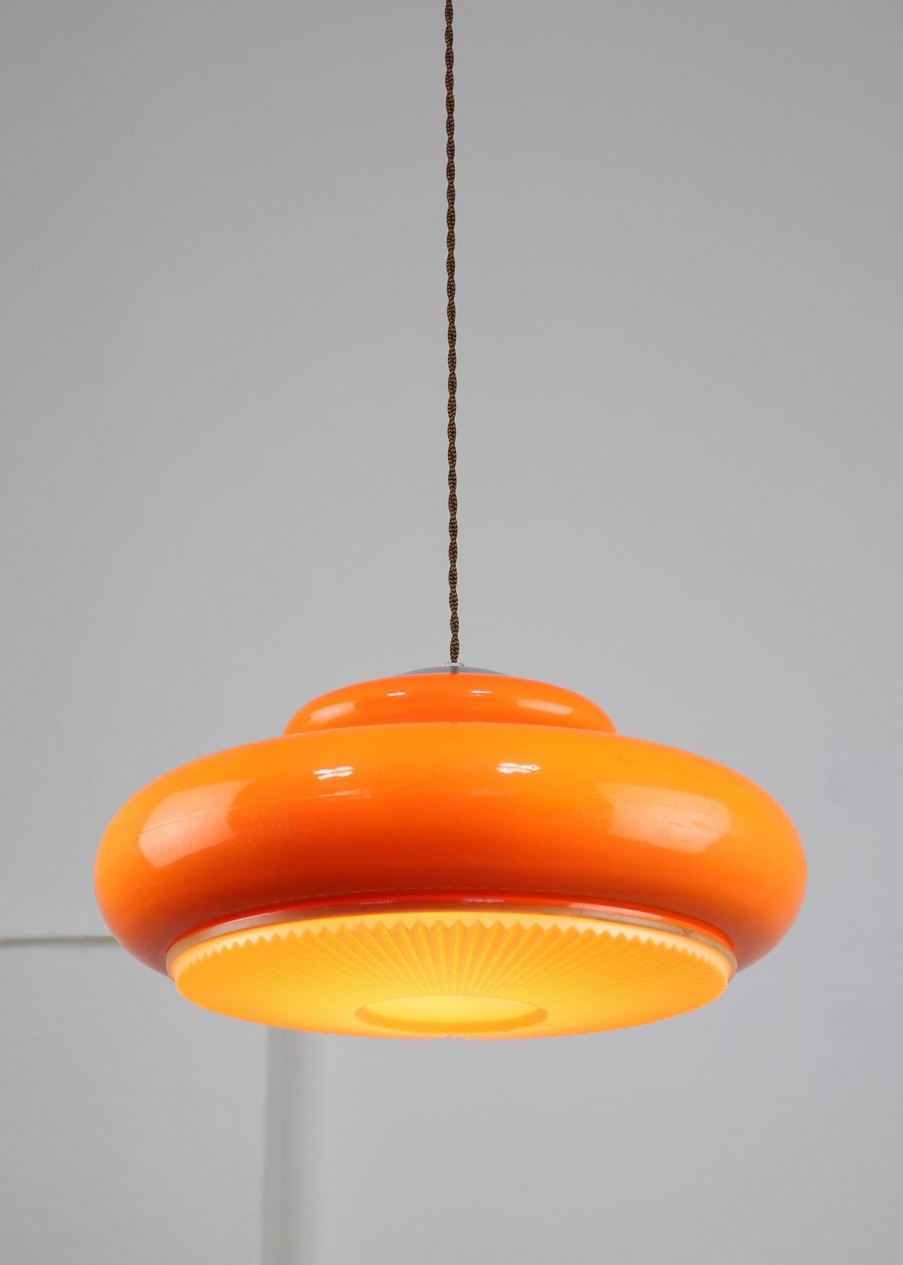 Mid-century Acrylic Italian Orange Pendant Lamp For Sale 1