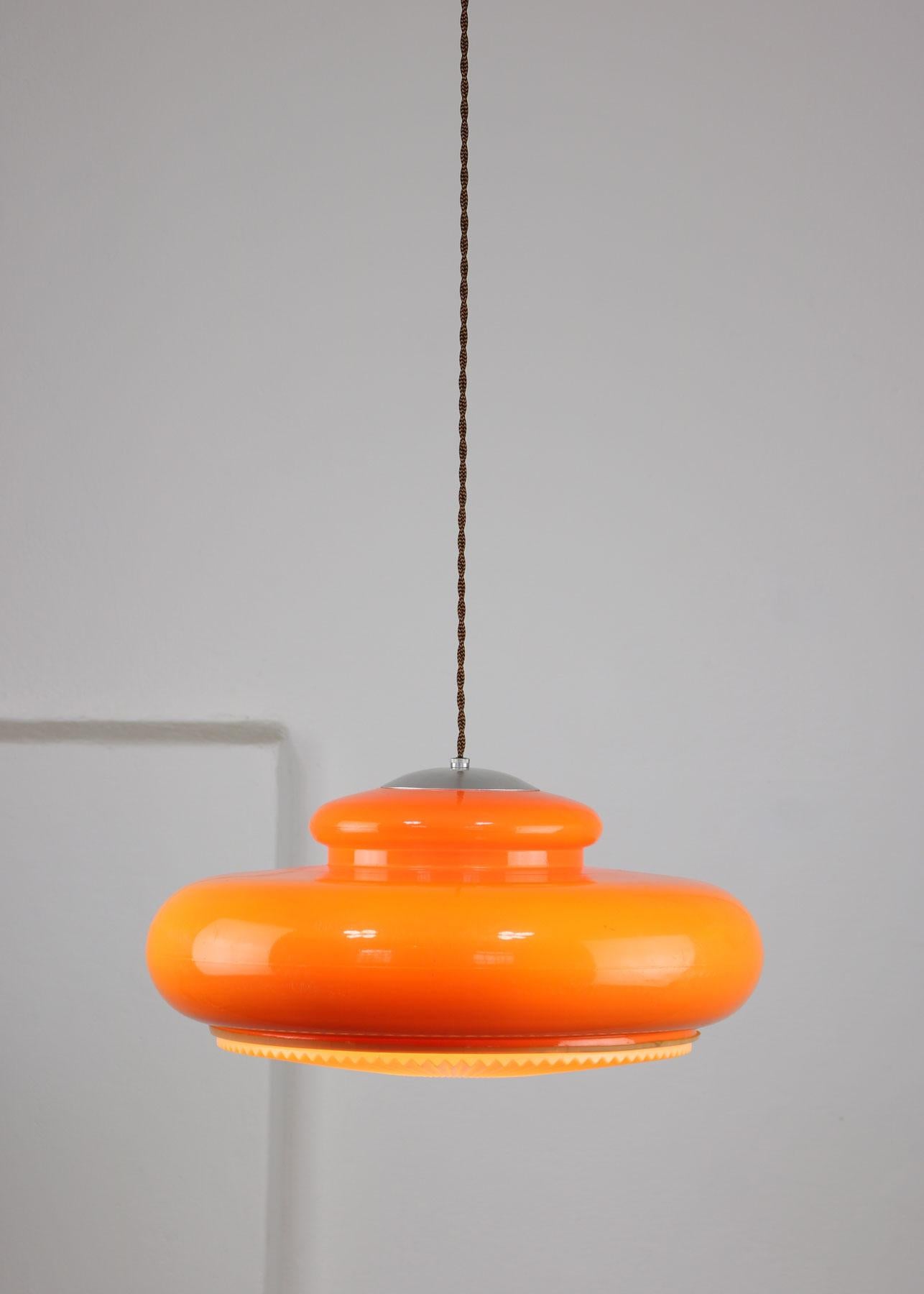Mid-century Acrylic Italian Orange Pendant Lamp For Sale 2