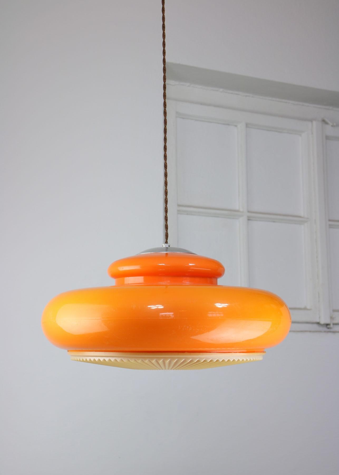 Mid-century Acrylic Italian Orange Pendant Lamp For Sale 3