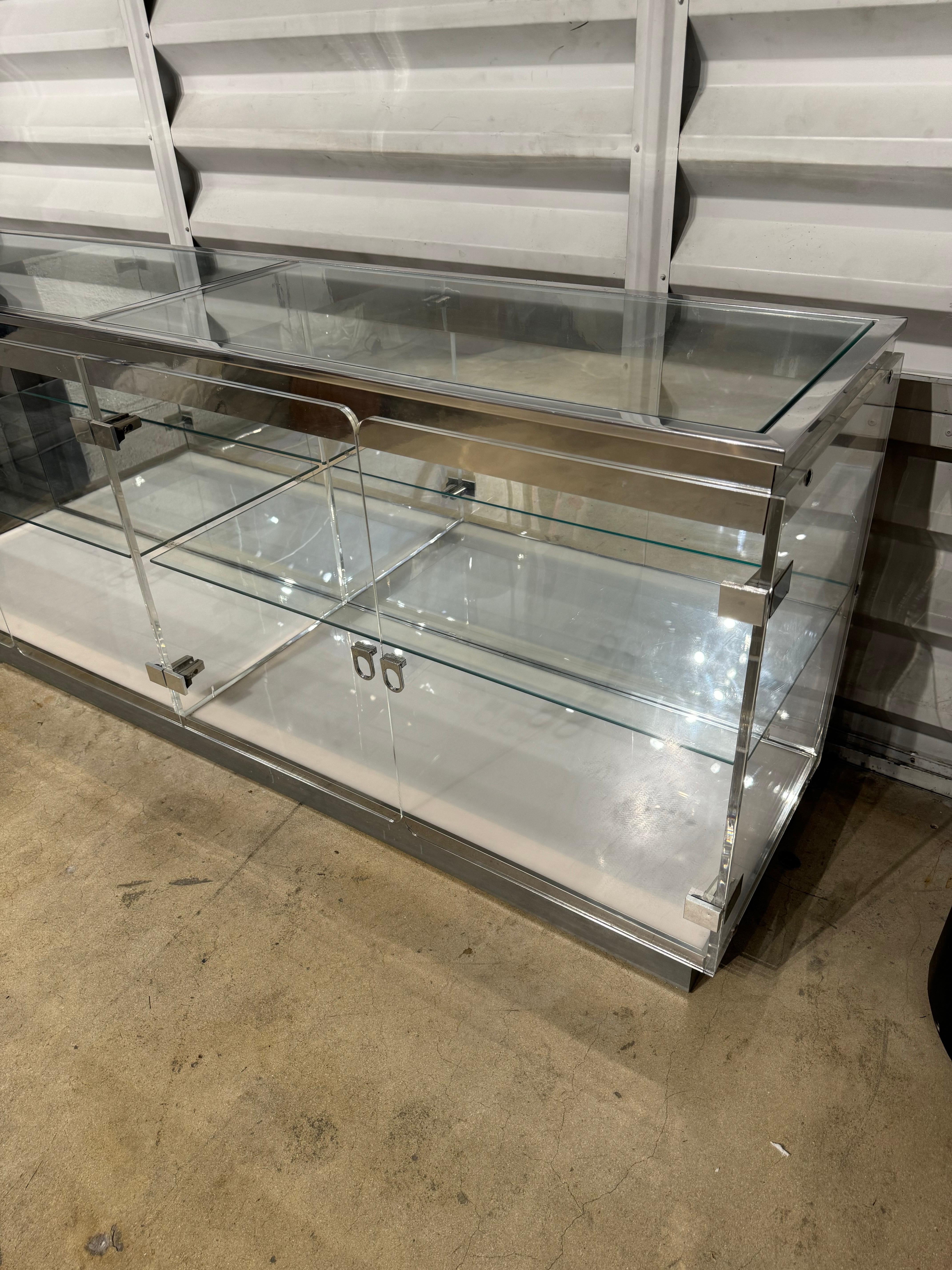 Mid-Century Acyclic and Glass Light Up Display Sideboard or Credenza With Shelve For Sale 7