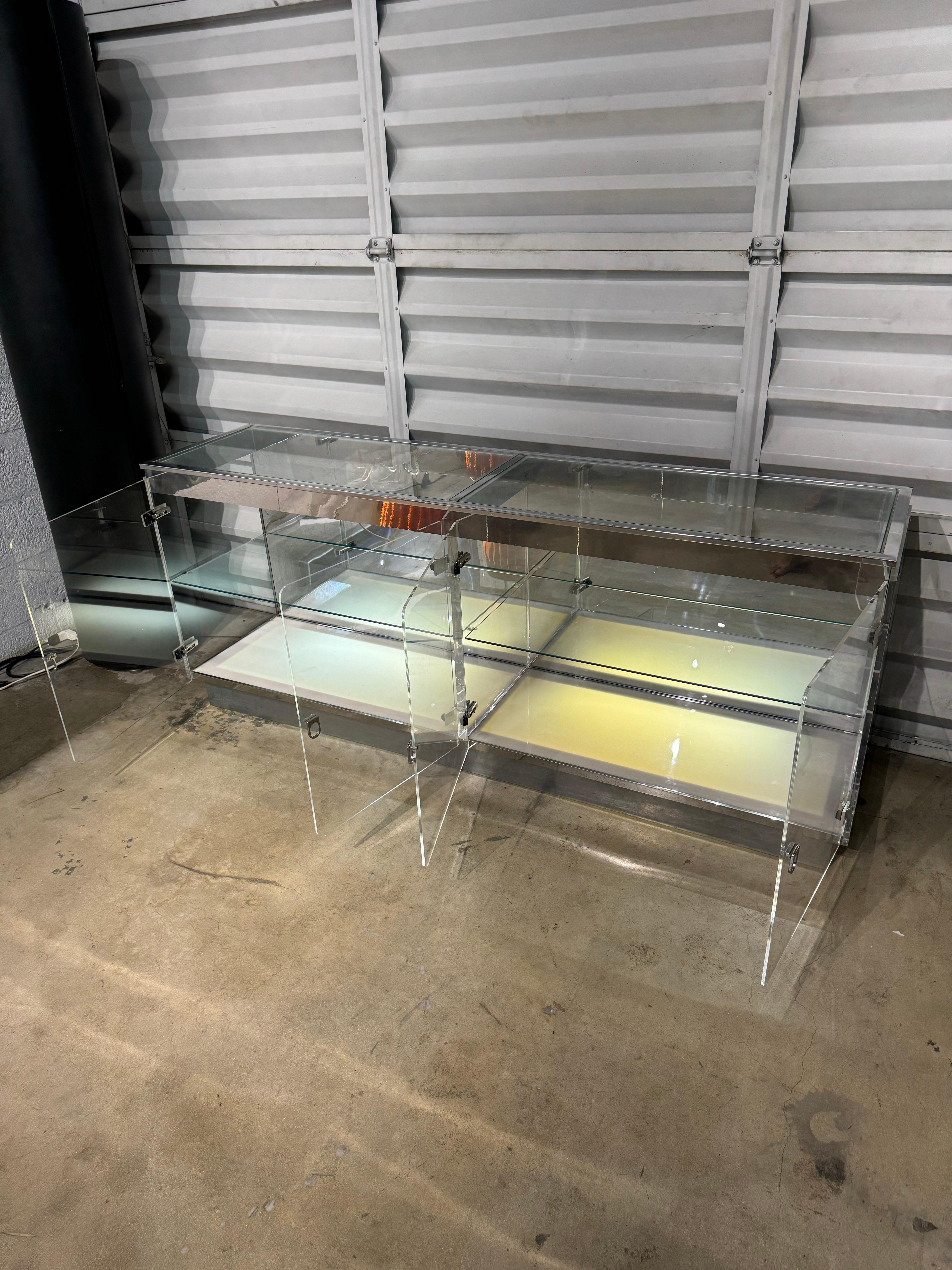 Mid-Century Acyclic and Glass Light Up Display Sideboard or Credenza With Shelve For Sale 1