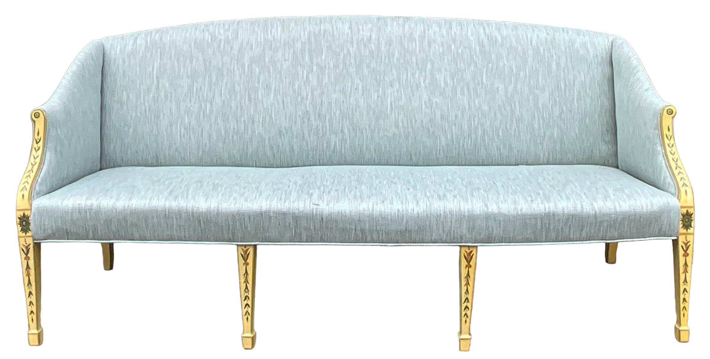 Canapé peint de style Adams du milieu du siècle dernier Bon état - En vente à Kennesaw, GA
