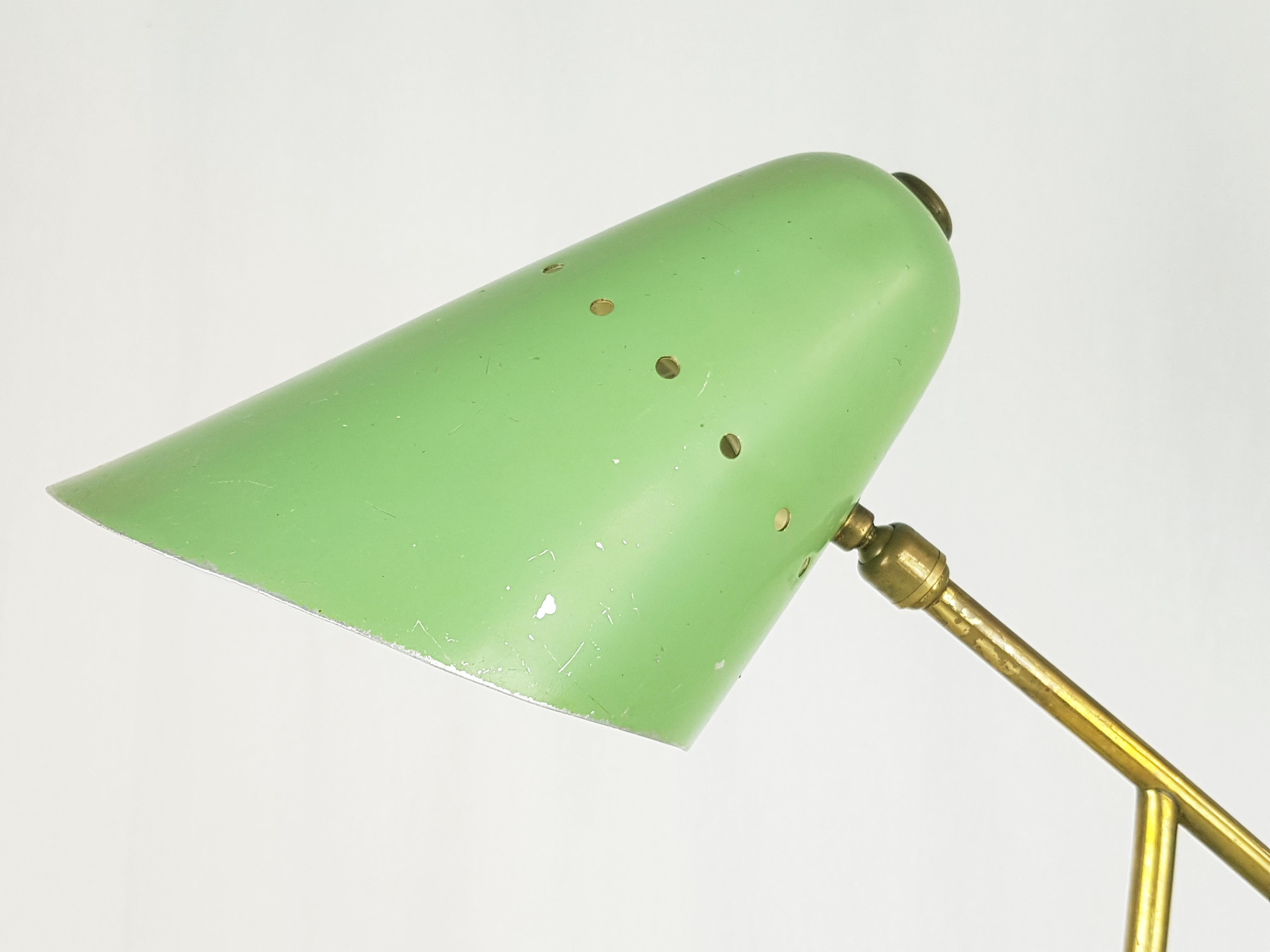 Mid-Century Modern Lampe de bureau réglable en métal vert aqua et laiton du milieu du siècle dernier en vente