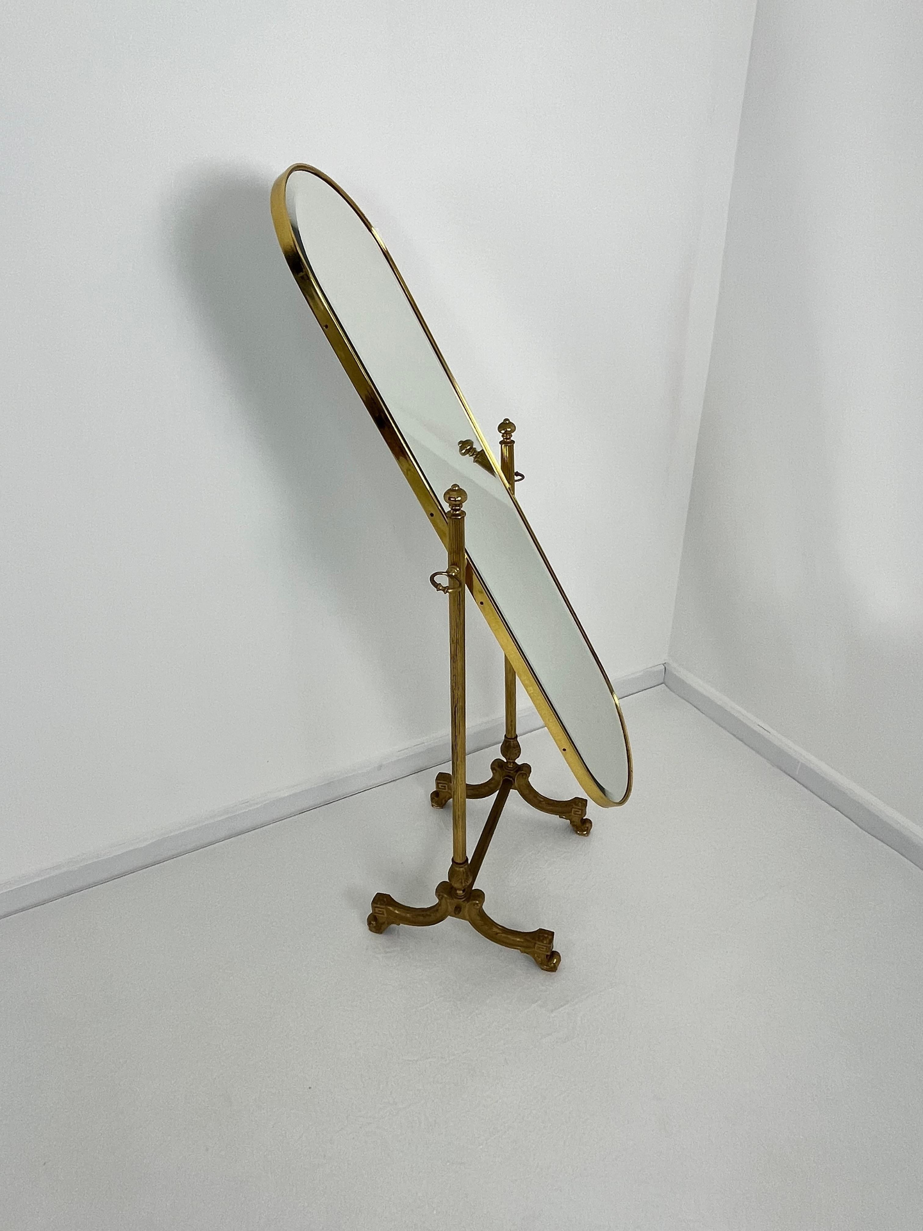 Specchio da terra regolabile in ottone di metà secolo, Made in Italy, anni '50 In condizioni buone in vendita a Palermo, IT