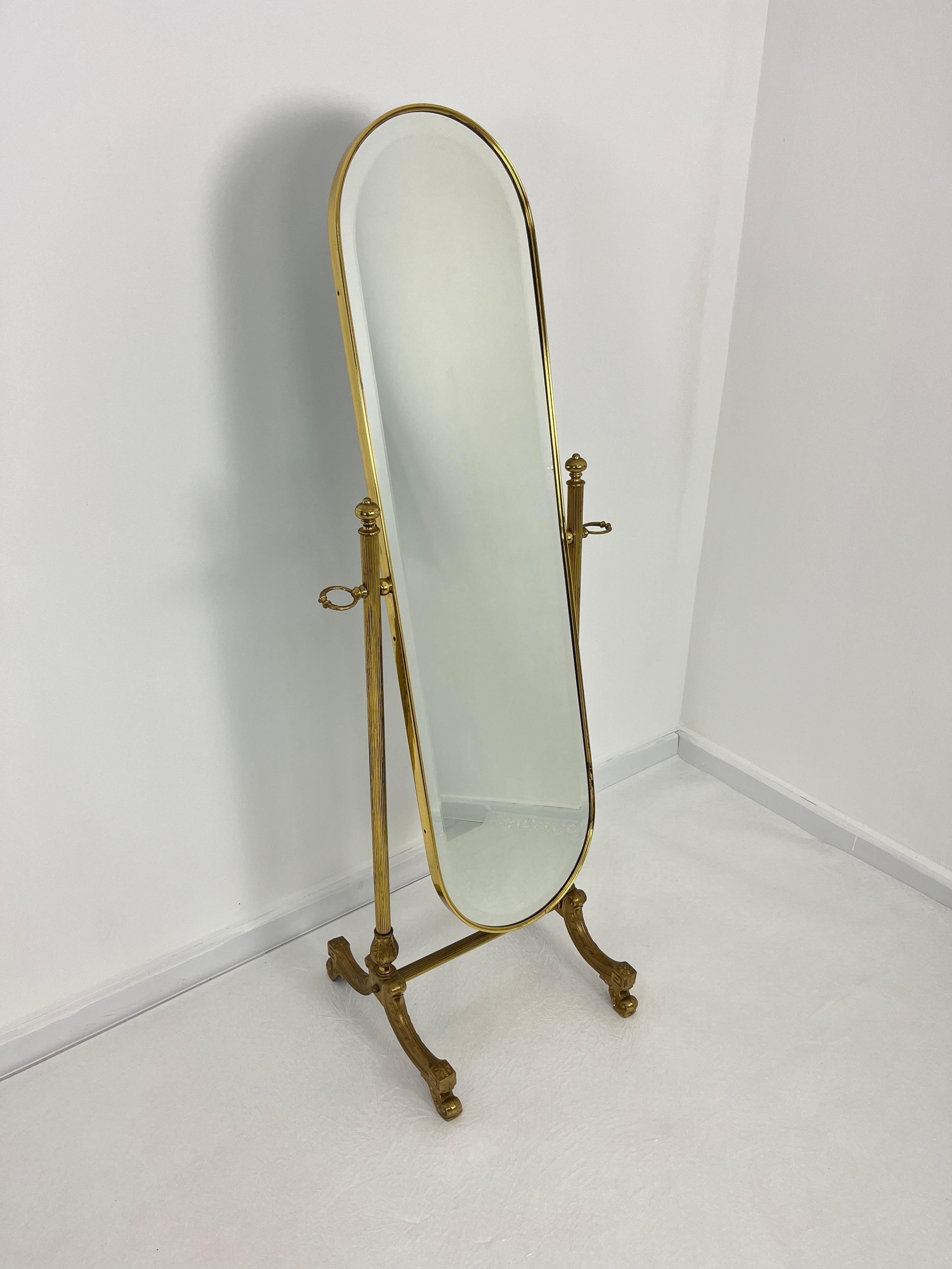 Specchio da terra regolabile in ottone di metà secolo, Made in Italy, anni '50 in vendita 1
