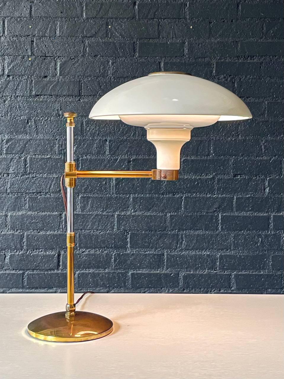 Mid-Century Adjustable Brass Saucer Style Desk Lamp by Dazor Bon état - En vente à Los Angeles, CA
