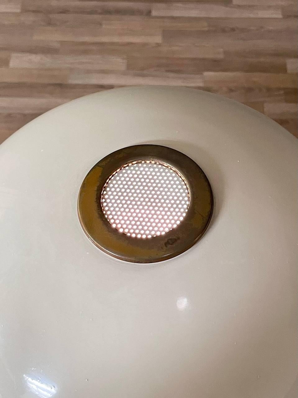 Milieu du XXe siècle Mid-Century Adjustable Brass Saucer Style Desk Lamp by Dazor en vente