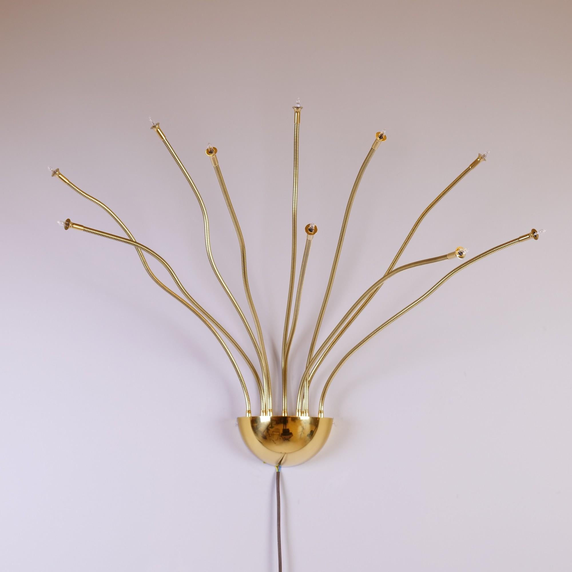 Mid Century Adjustable Brass Wall Lamp by Florian Schulz In Excellent Condition For Sale In Saarbrücken, SL