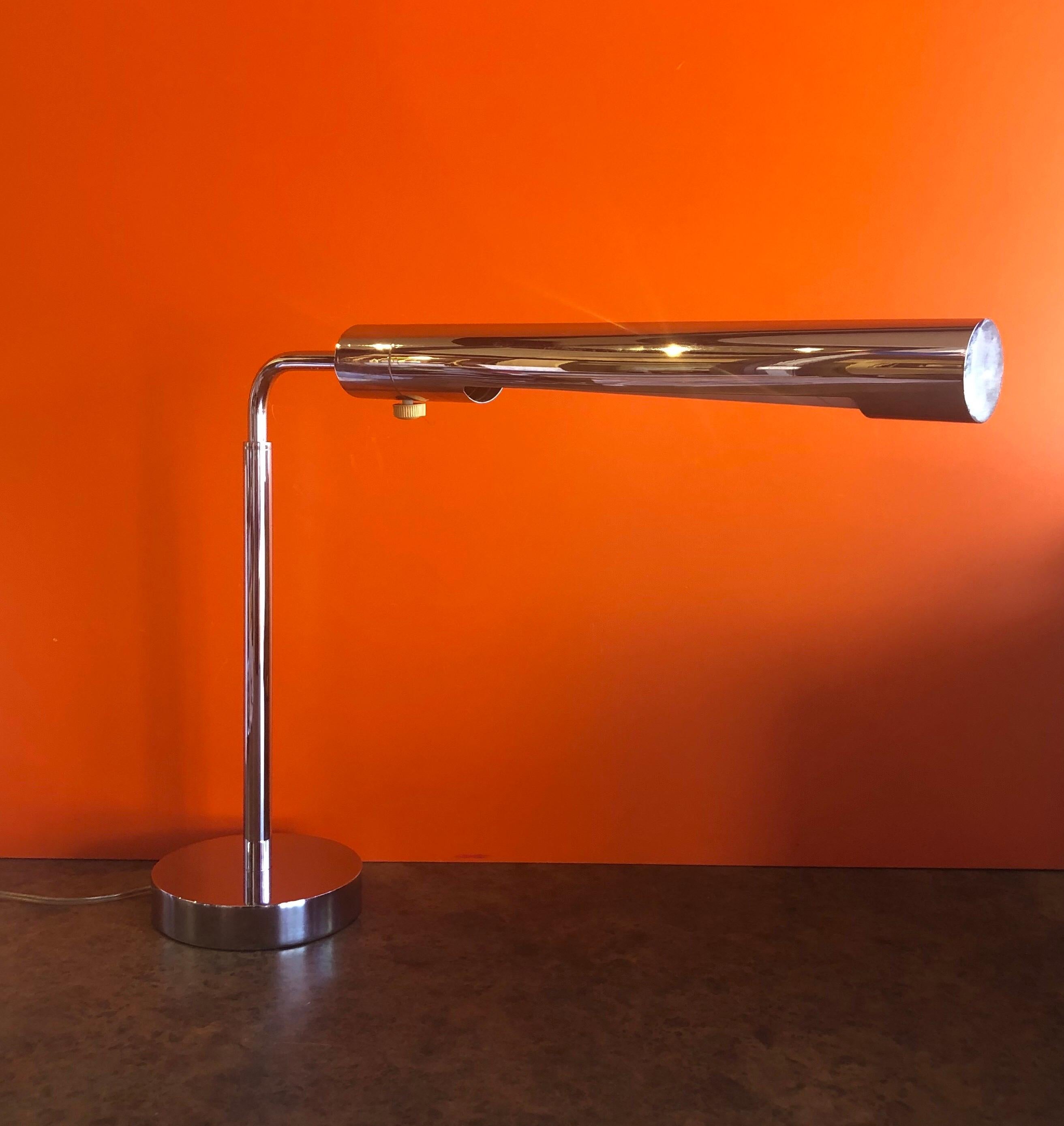 Midcentury Adjustable Chrome Pharmacy Desk Lamp in the Style of Koch & Lowy In Good Condition For Sale In San Diego, CA