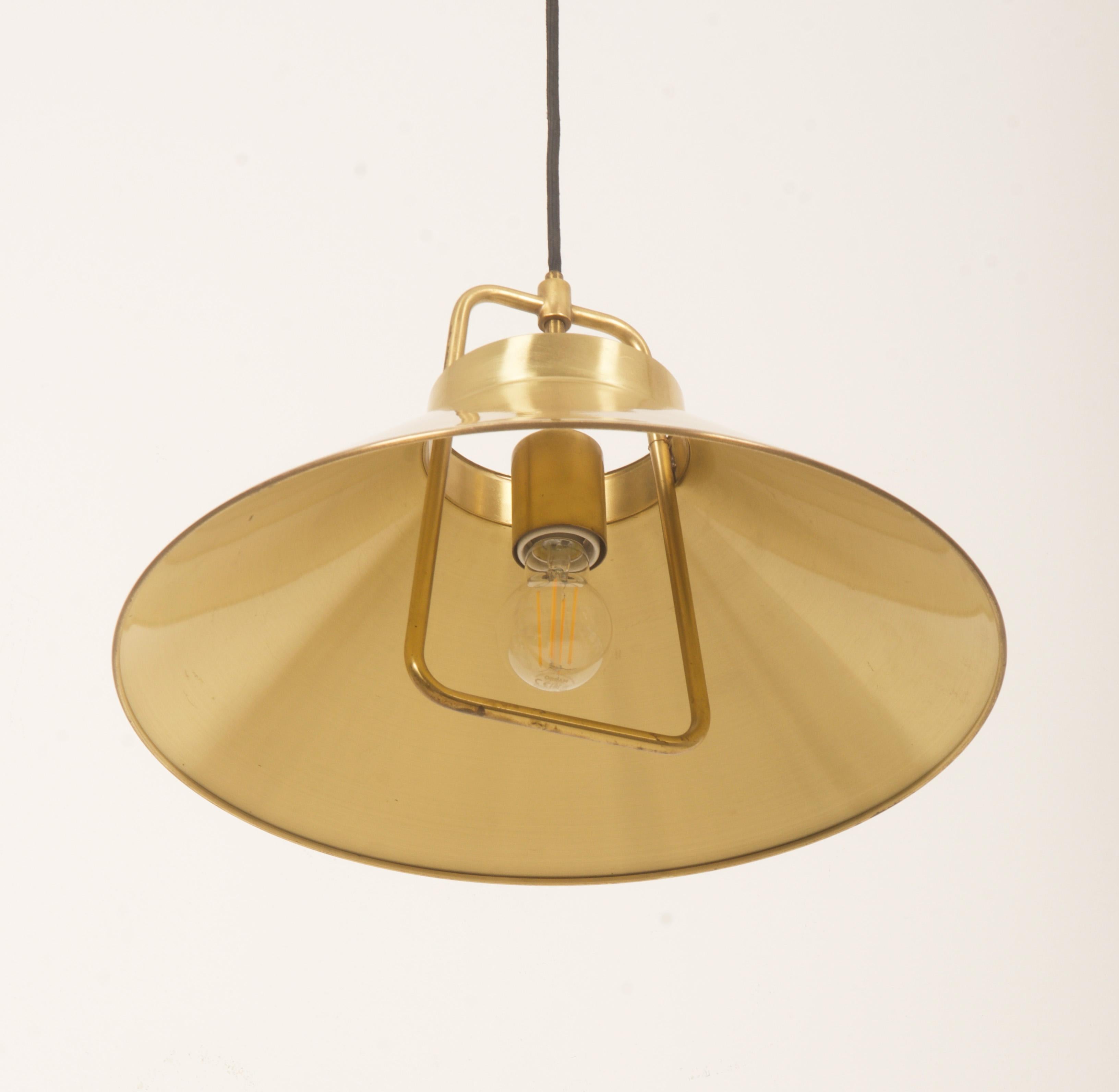 Mid-Century Adjustable Danish Brass Pendant by Lyfa In Good Condition For Sale In Vienna, AT