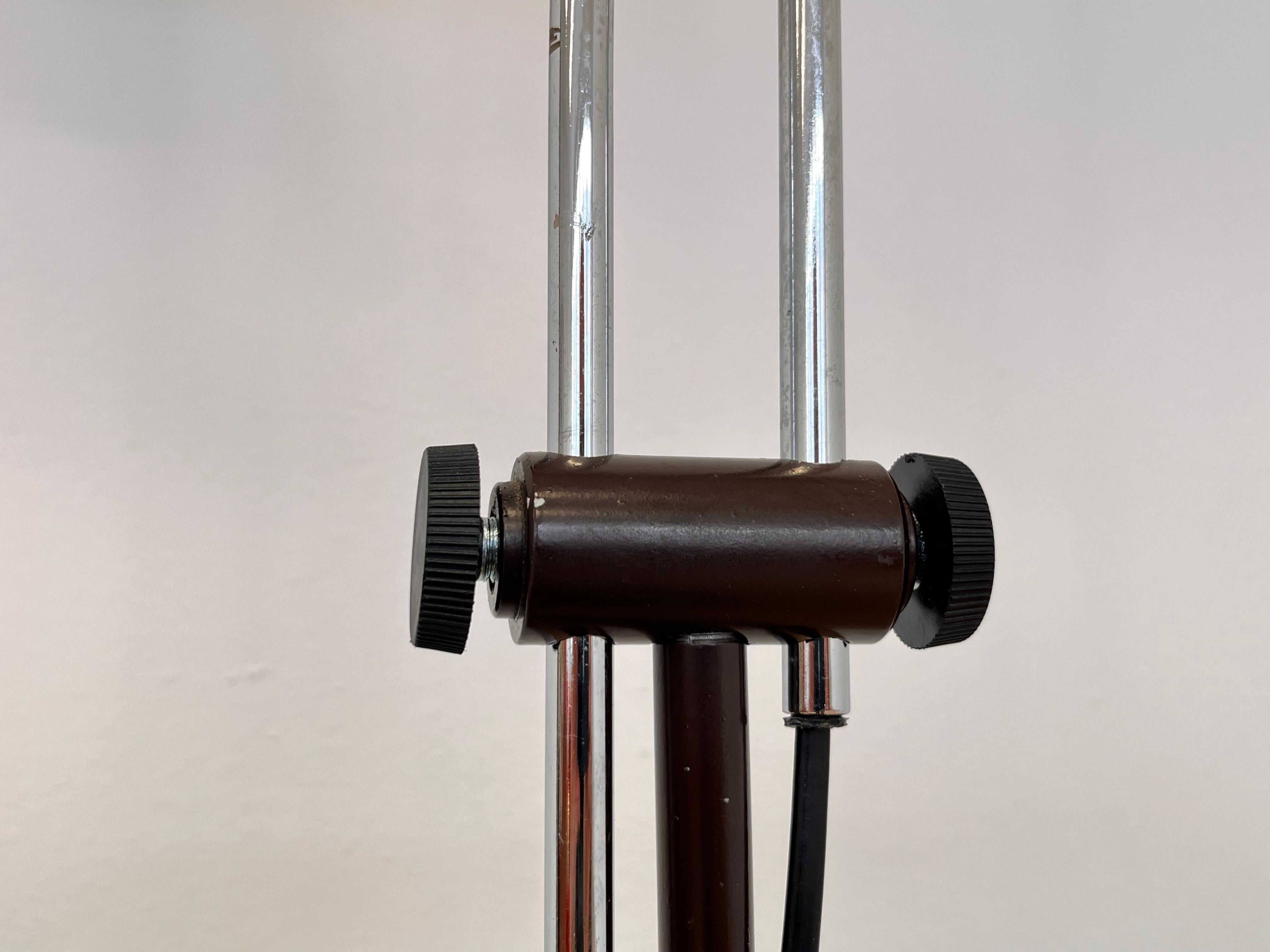 Lampada da terra regolabile di design del metà secolo di Napako, anni '70 in vendita 1