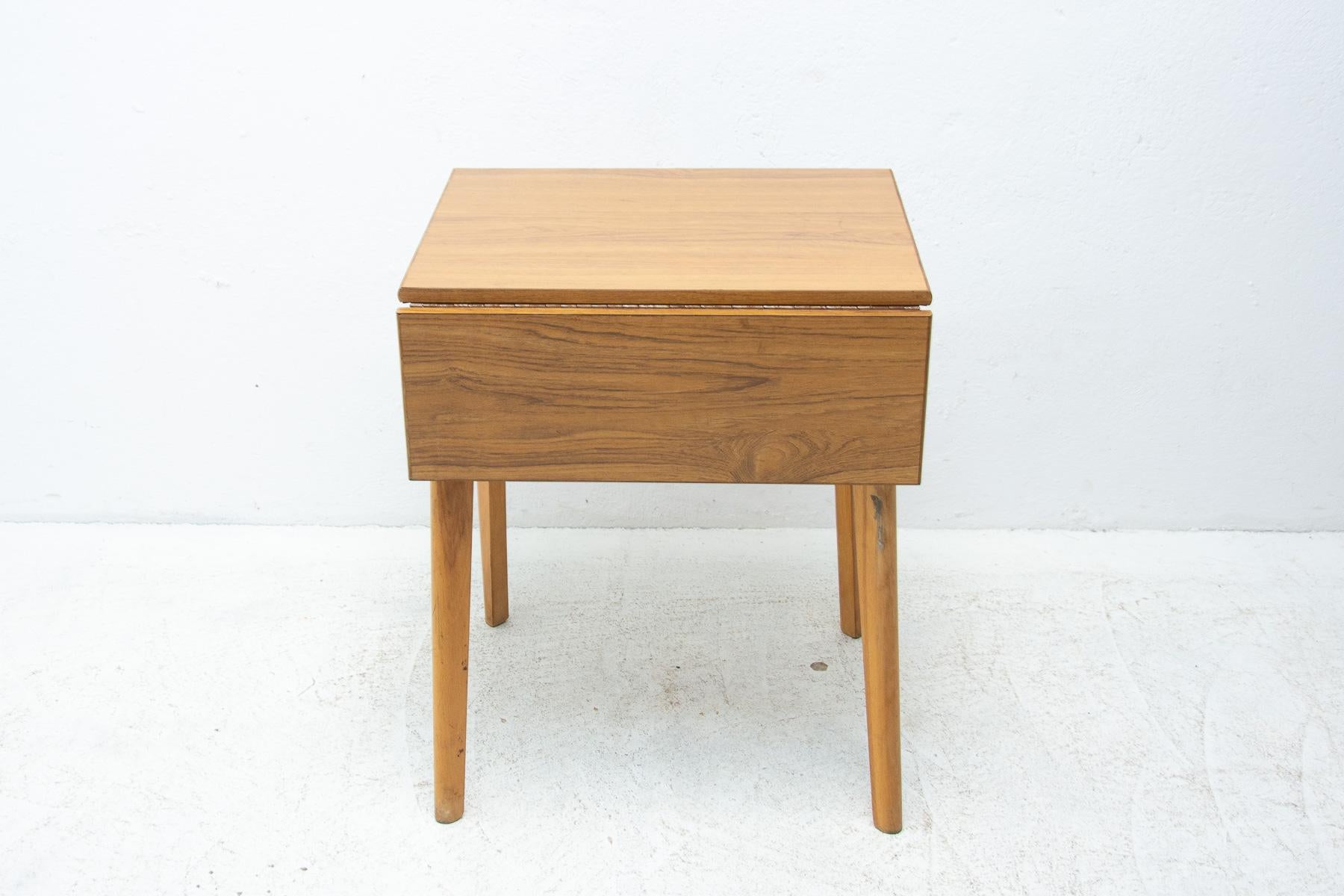 Wood Mid Century Adjustable Dining Table, 1970´s, Czechoslovakia For Sale