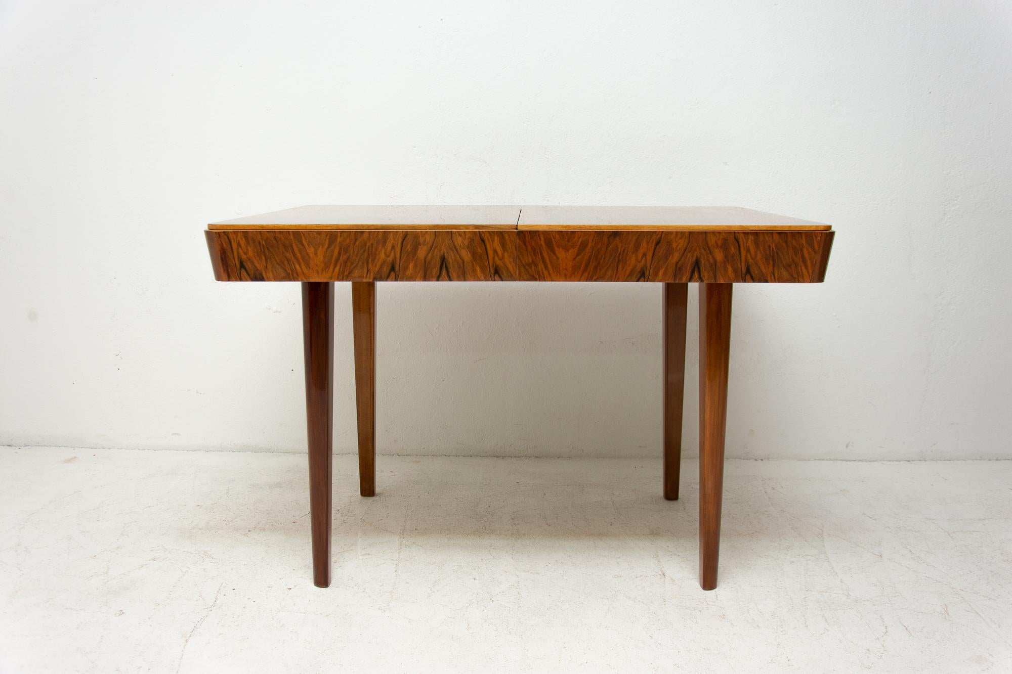 Midcentury Adjustable Dining Table by Jindřich Halabala, 1950s In Good Condition In Prague 8, CZ